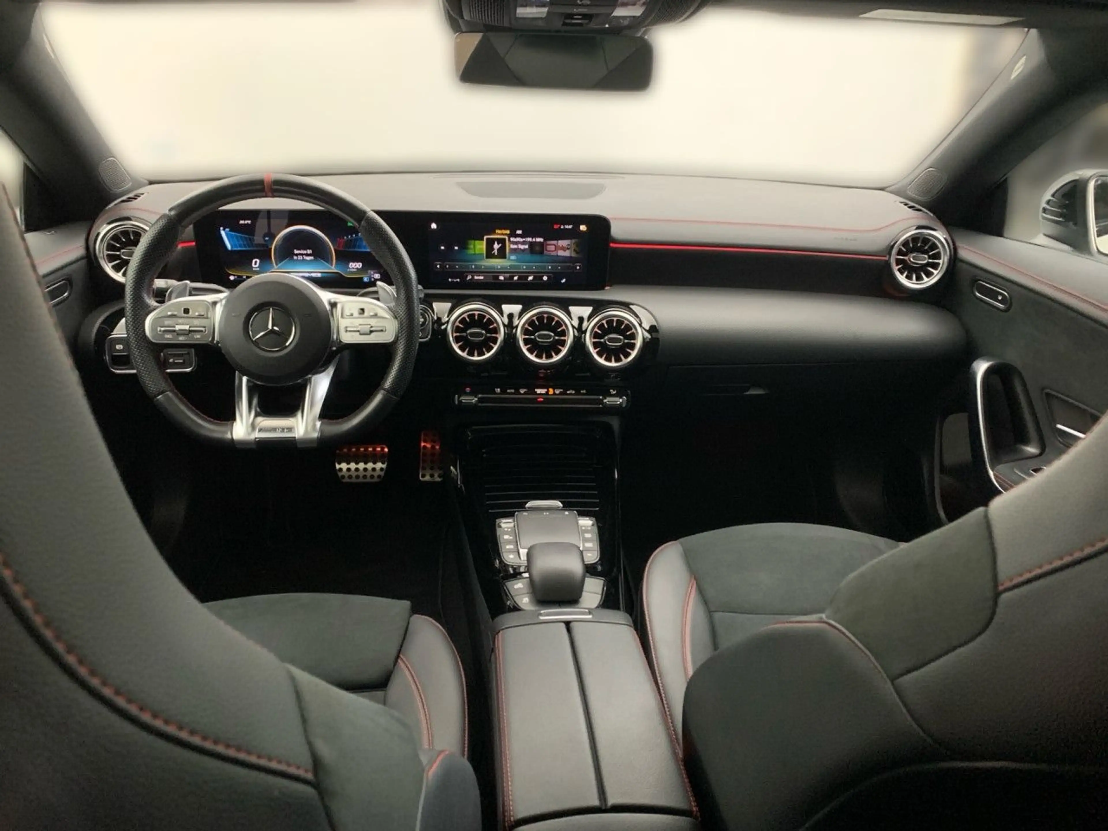 Mercedes-Benz CLA 35 AMG Cp. 4M AeroPak Pano Multibeam Night PTS — photo 11