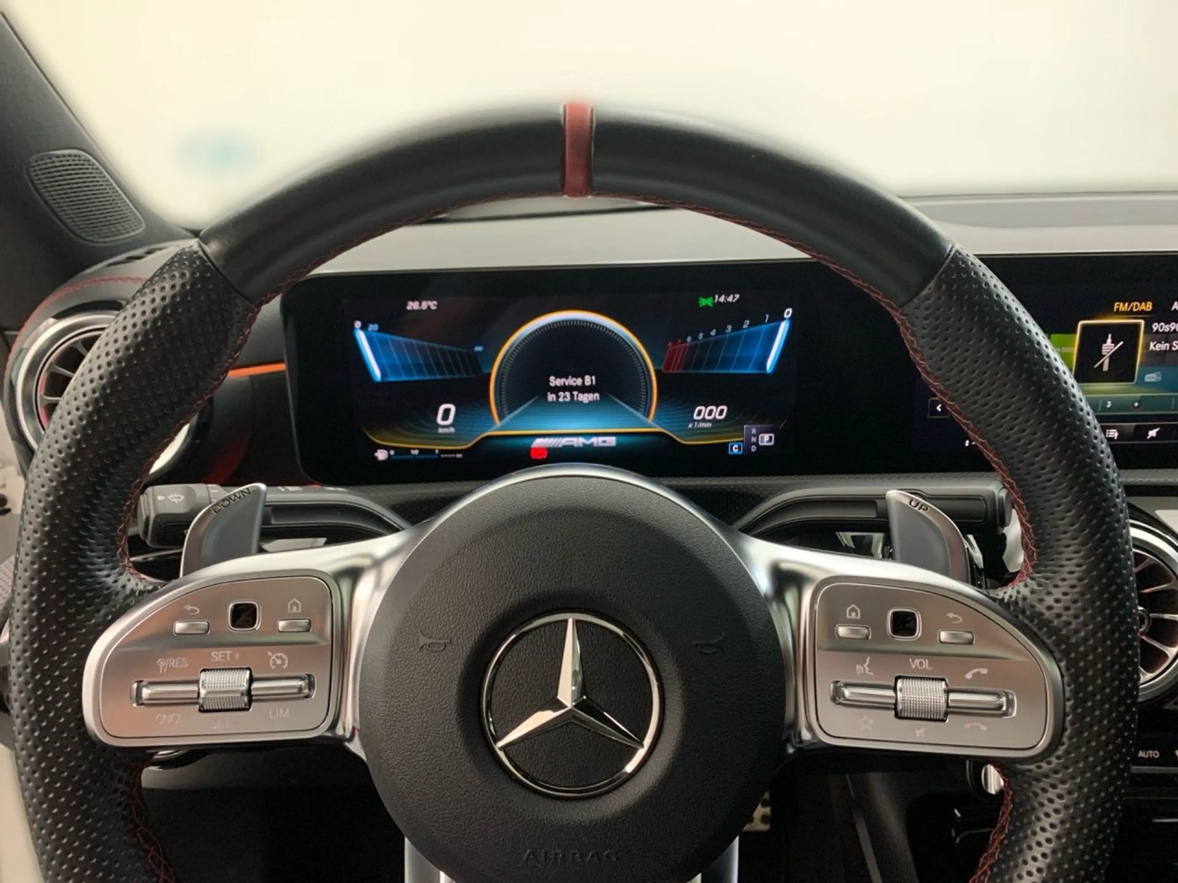 Mercedes-Benz CLA 35 AMG Cp. 4M AeroPak Pano Multibeam Night PTS — photo 9