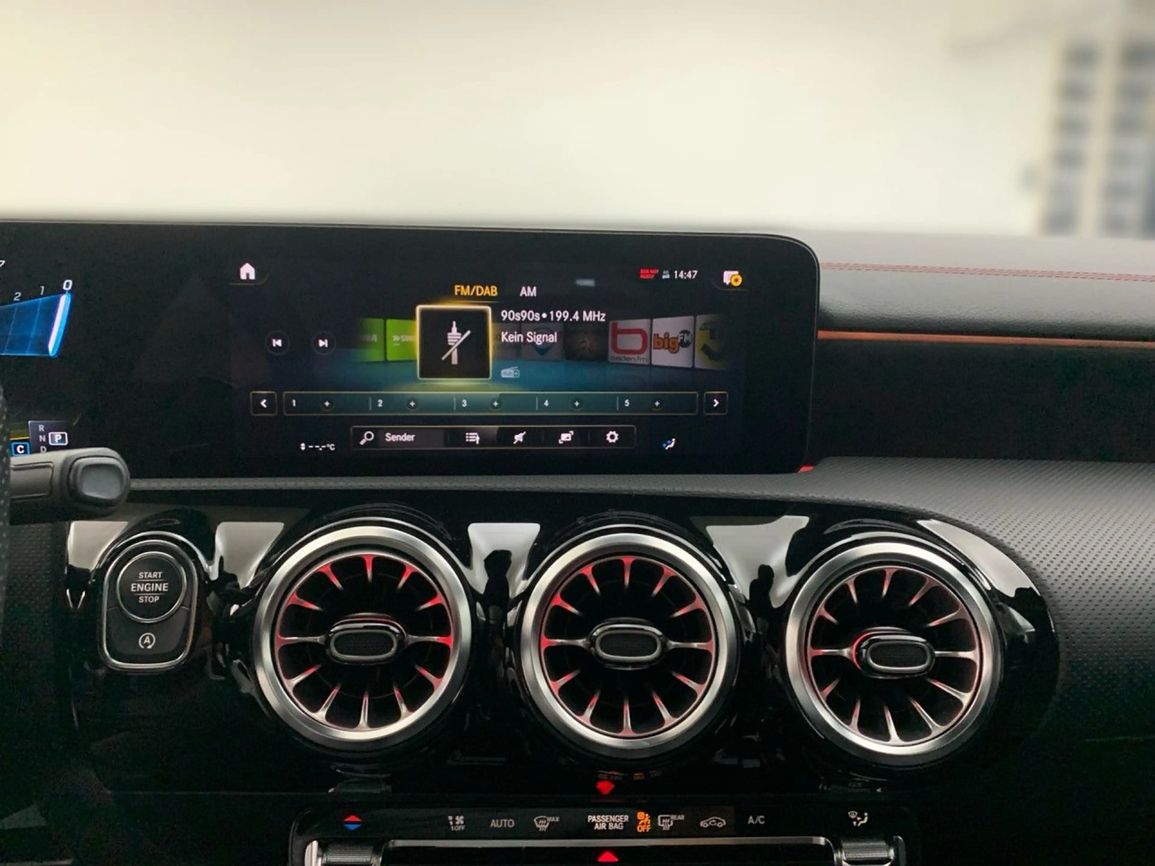 Mercedes-Benz CLA 35 AMG Cp. 4M AeroPak Pano Multibeam Night PTS — photo 10