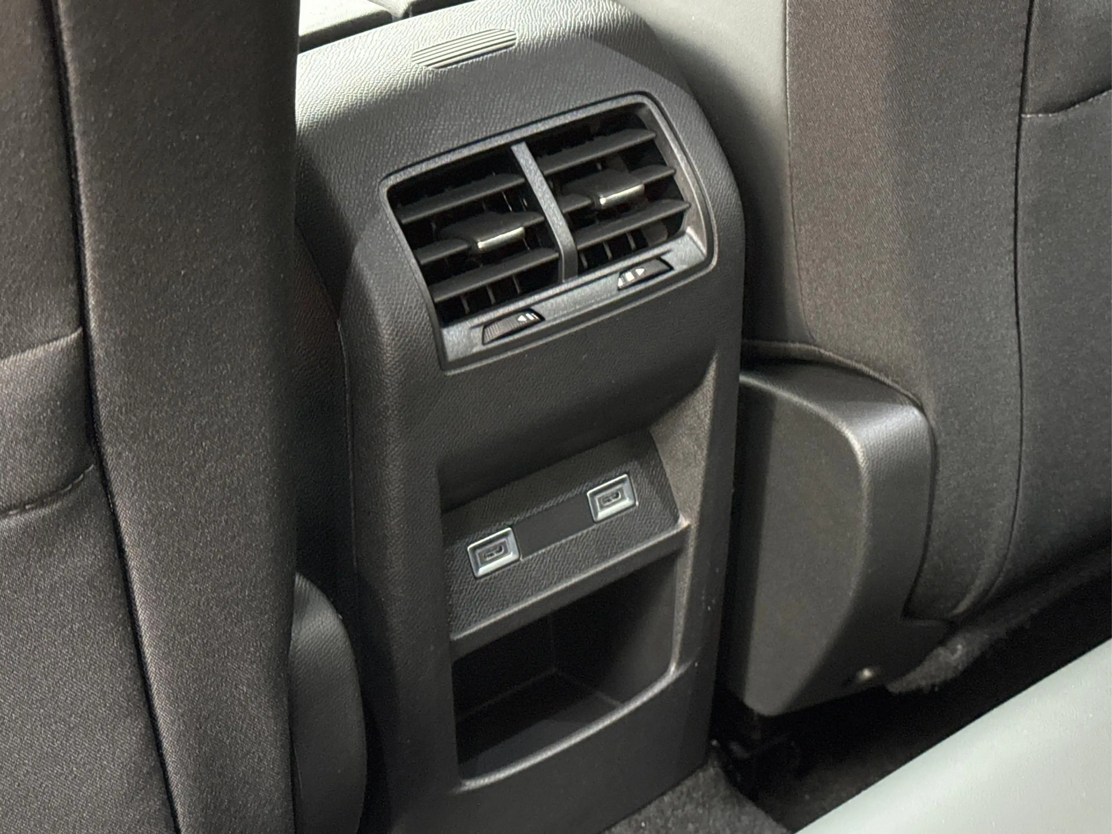 Peugeot 308 Allure SHZ+KAMERA+NAVI+KEYLESS+ACC+17 LM 1.5 Bl... — photo 15