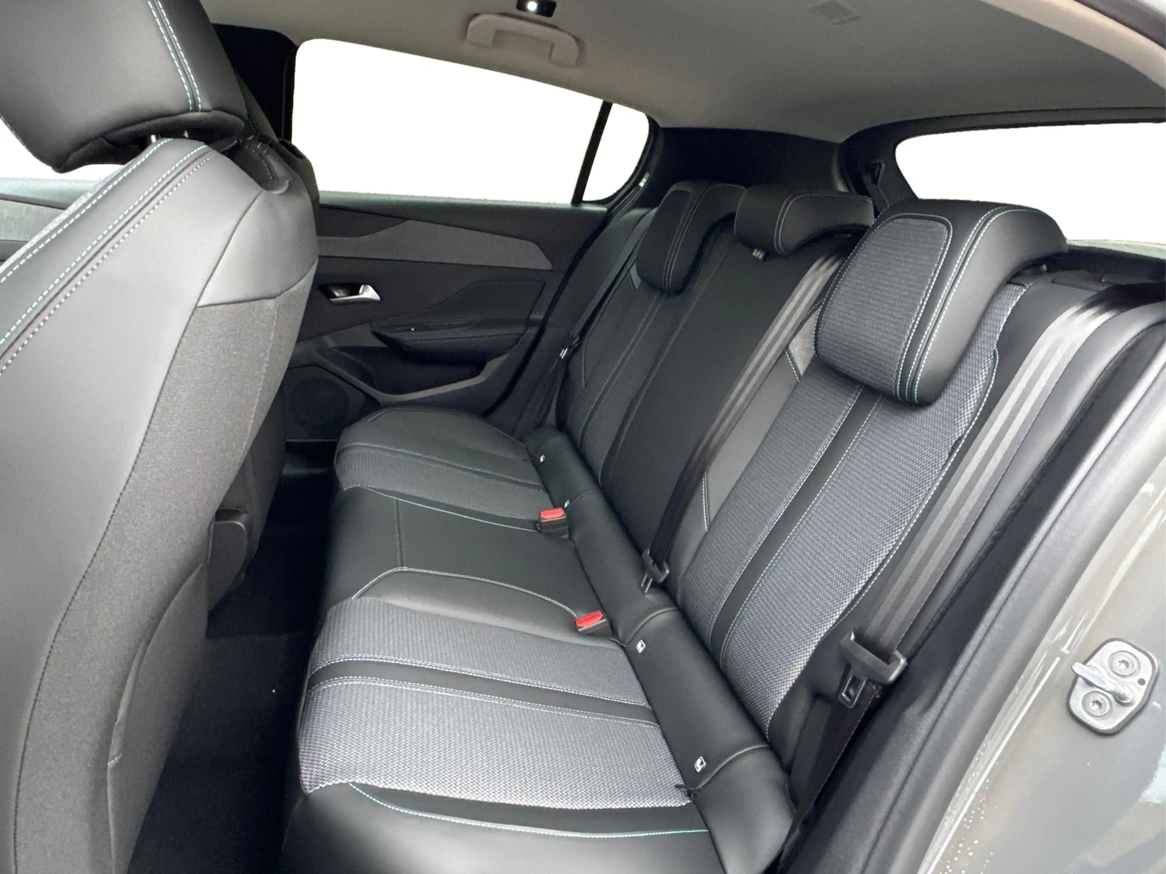 Peugeot 308 Allure SHZ+KAMERA+NAVI+KEYLESS+ACC+17 LM 1.5 Bl... — photo 14