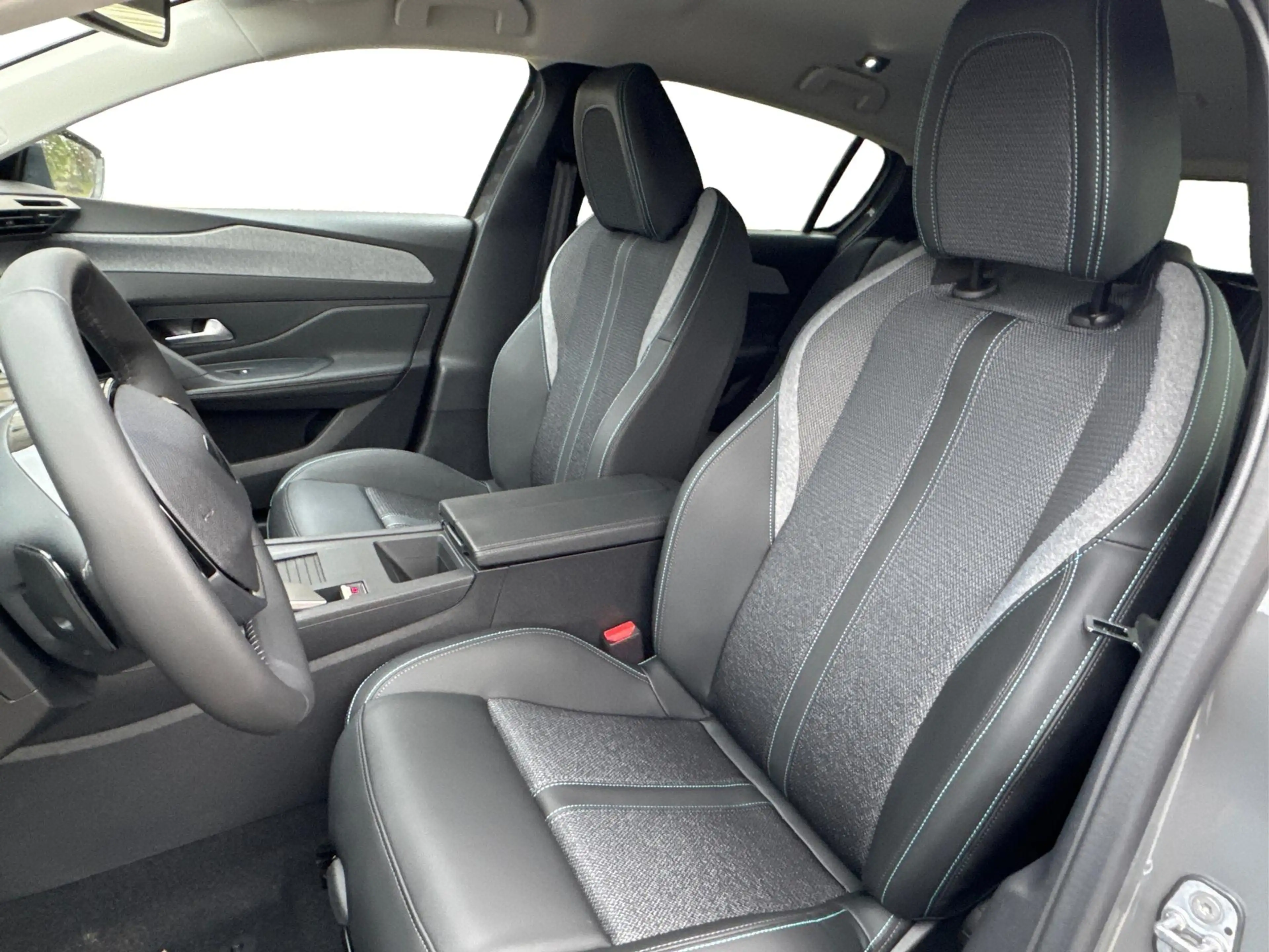 Peugeot 308 Allure SHZ+KAMERA+NAVI+KEYLESS+ACC+17 LM 1.5 Bl... — photo 13