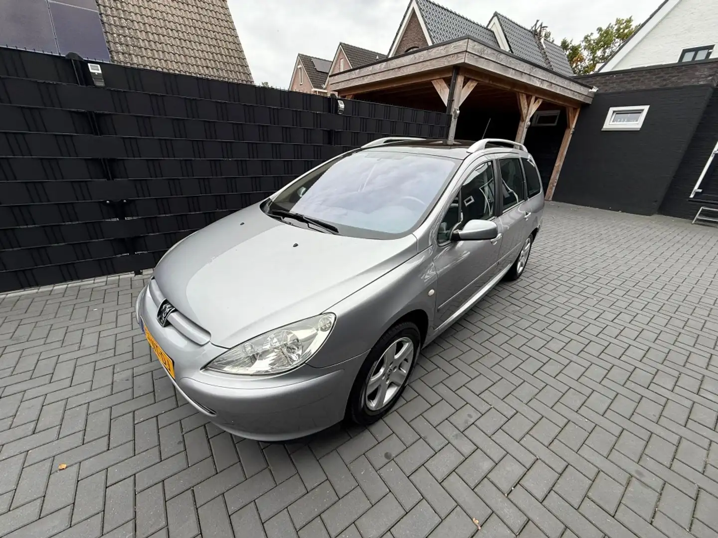 Peugeot 307 SW 2.0 16V Pack| PANO| CRUISE| CLIMA| PDC| 7 PERS| Gris - 1