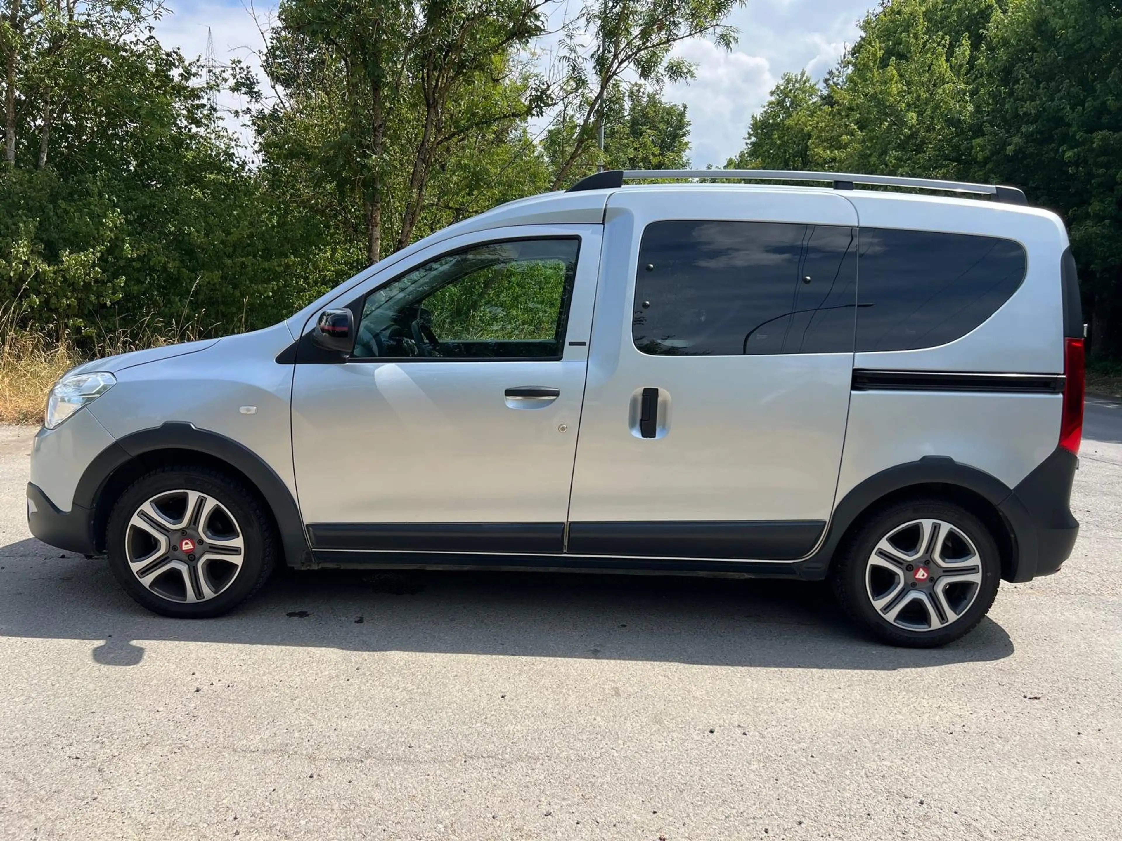 Dacia Dokker Dokker Blue dCi 95 Stepway — photo 9