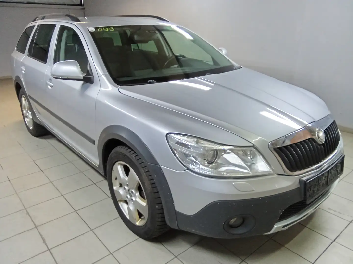 Skoda Octavia Scout 4X4 Silber - 2