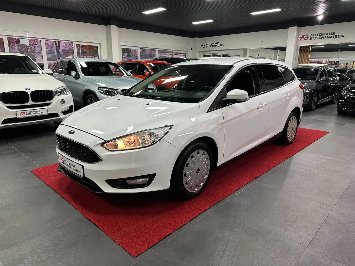 Ford Focus 1.5TDCi Turnier*2.Hand*Nav*SHZ*Tempomat Weiß - 1