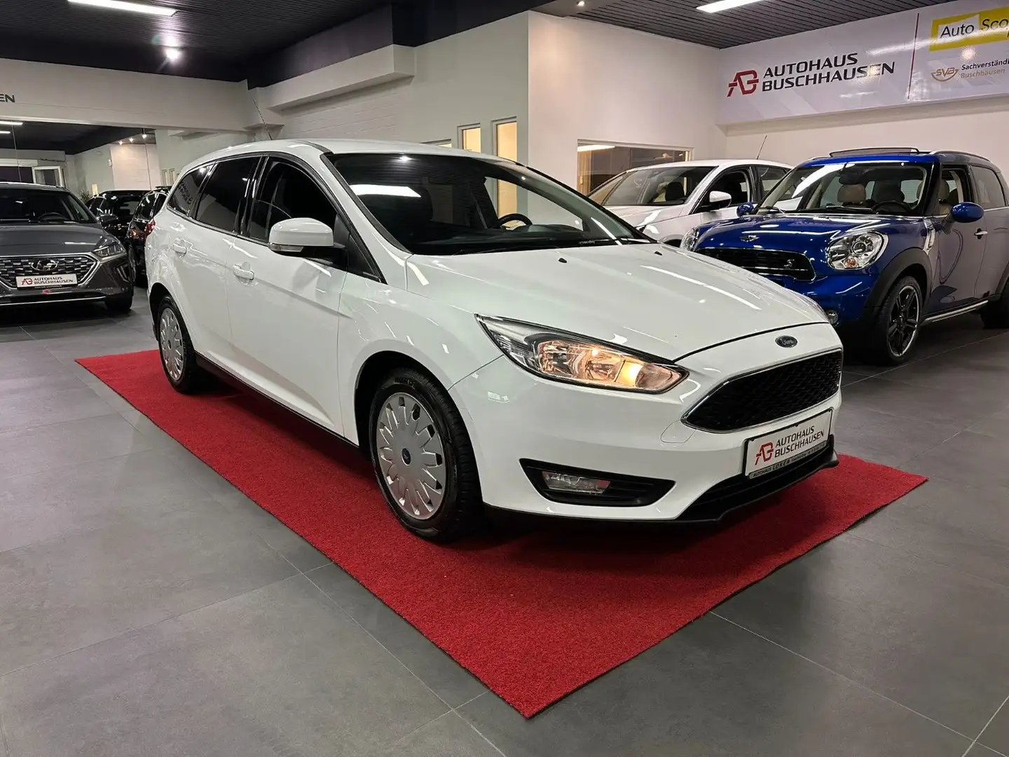 Ford Focus 1.5TDCi Turnier*2.Hand*Nav*SHZ*Tempomat Weiß - 2