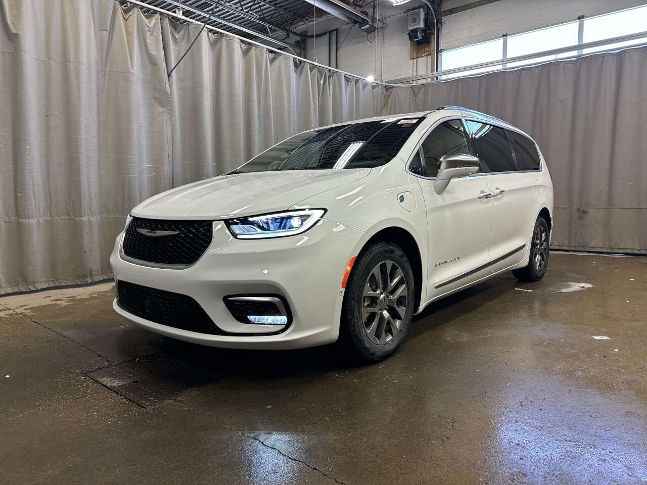 2024 Chrysler Pacifica Pinnacle 2WD