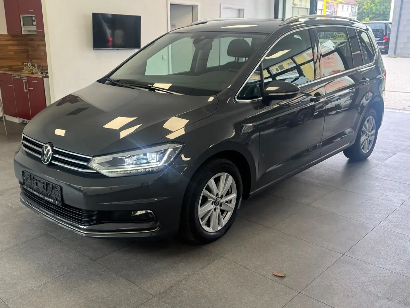 Volkswagen Touran 2.0 TDI Highline 7-Sitzer Gris - 1