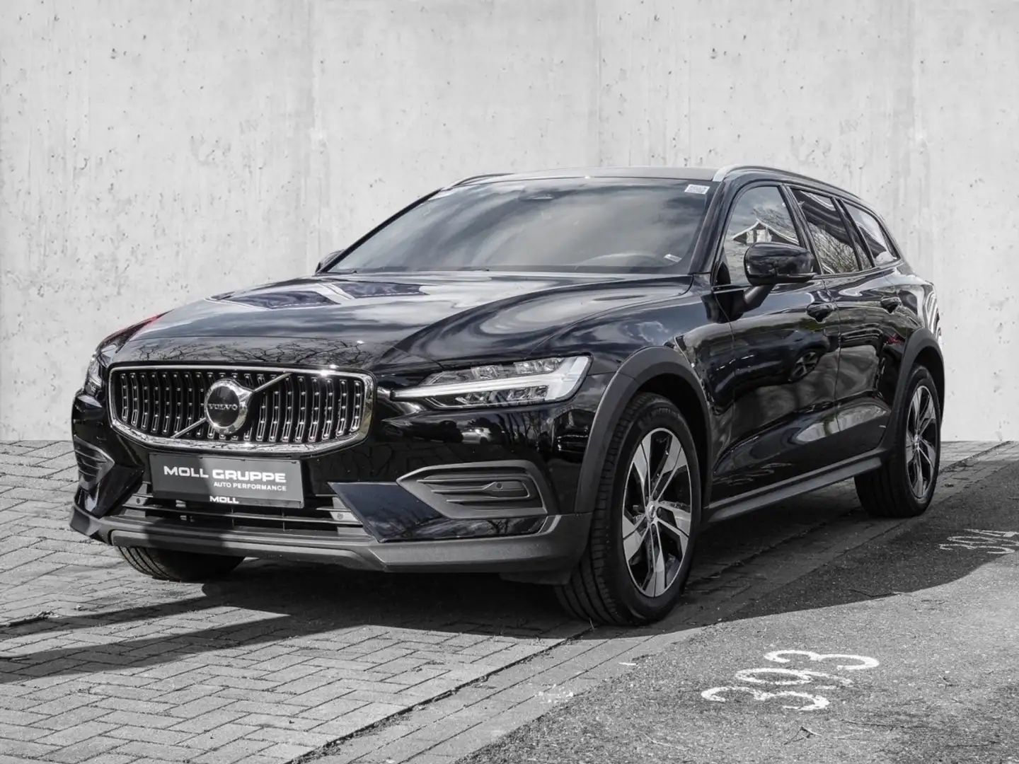 Volvo V60 Cross Country B4 AWD Plus Sthz. LED Černá - 2