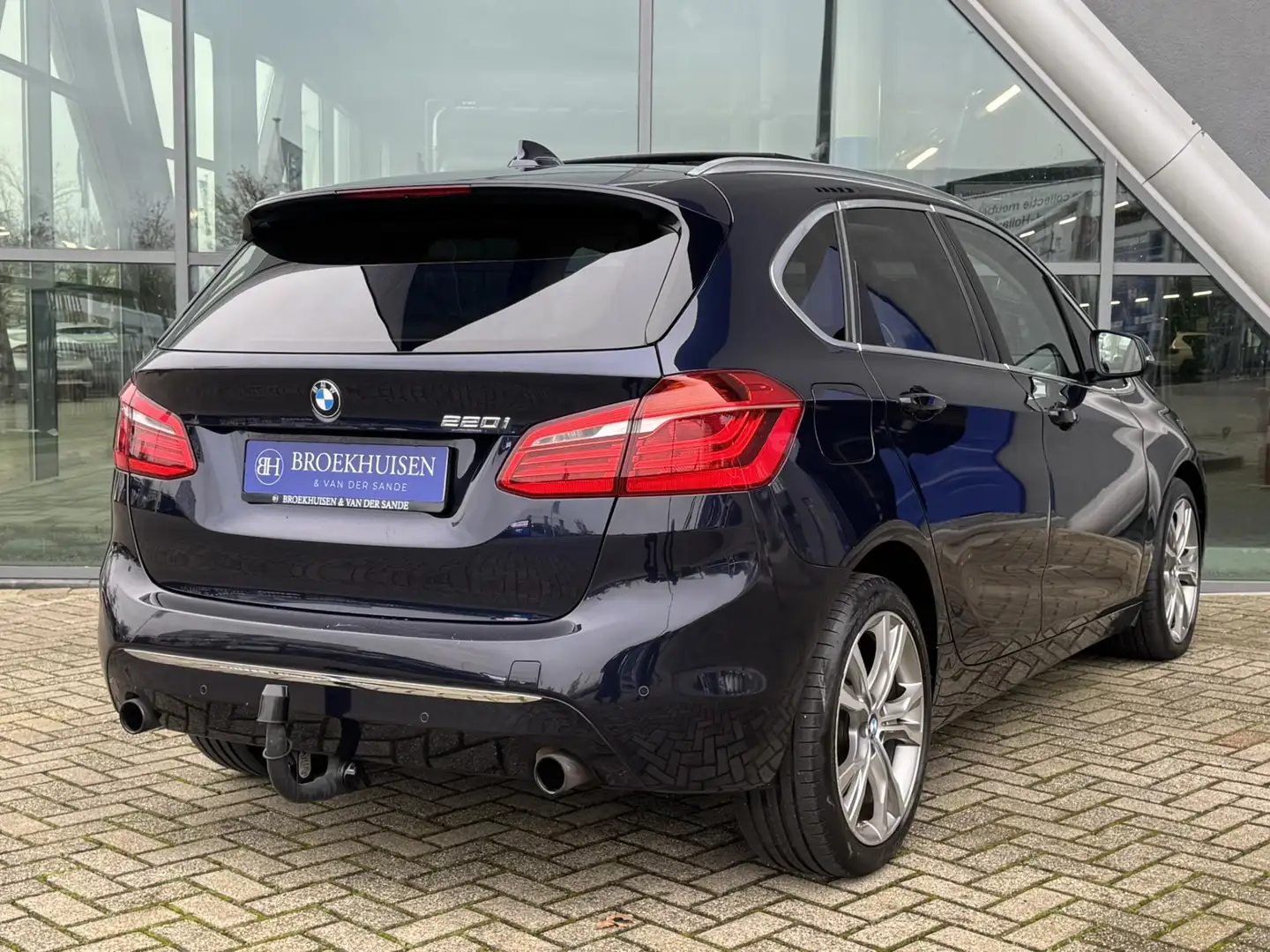 BMW 220 2-serie Active Tourer 220i Luxury 192pk Automaat / Blauw - 2