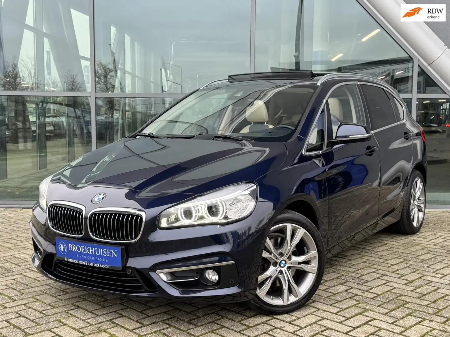 BMW 220 2-serie Active Tourer 220i Luxury 192pk Automaat / Blauw - 1