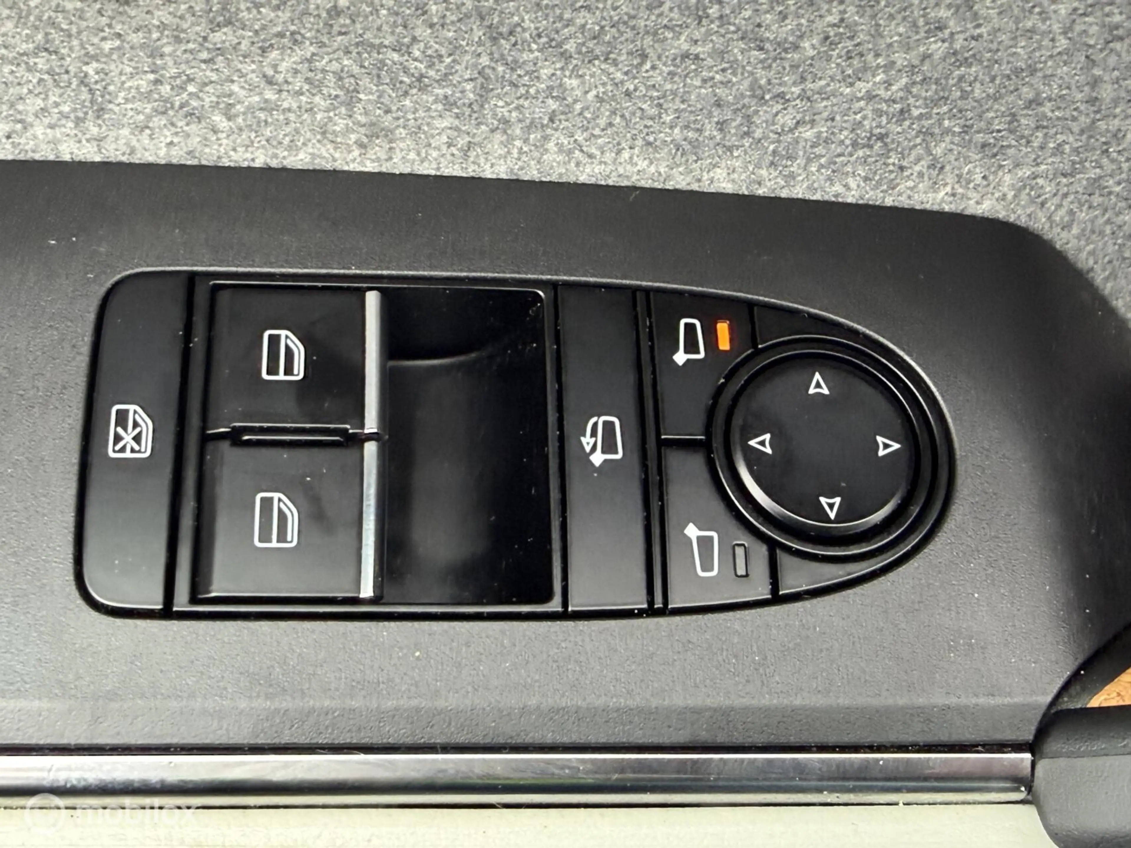 Mazda MX-30 e-SkyActiv R-EV 170 Advantage PHEV Acc Clima Navi — photo 10