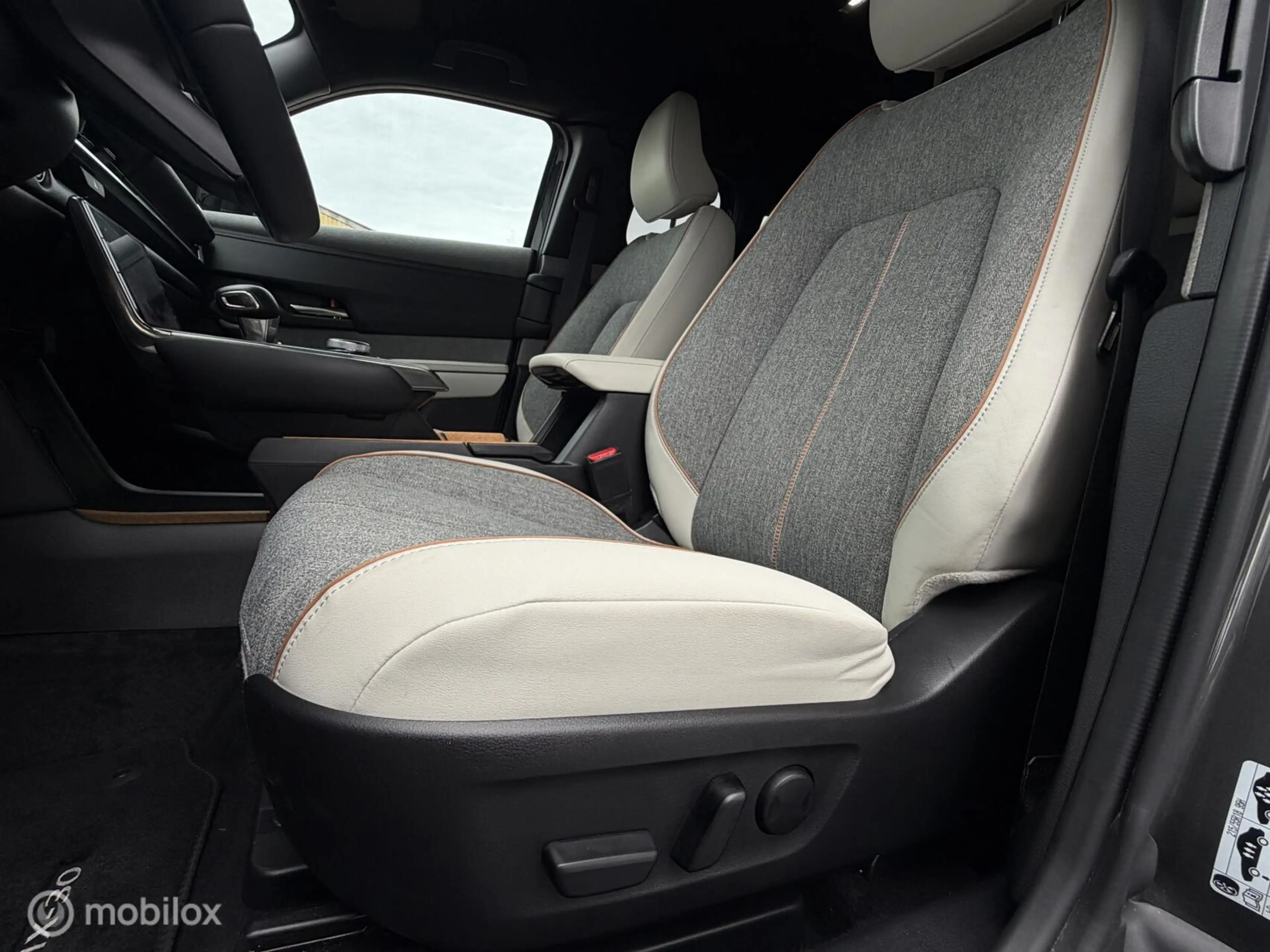 Mazda MX-30 e-SkyActiv R-EV 170 Advantage PHEV Acc Clima Navi — photo 9