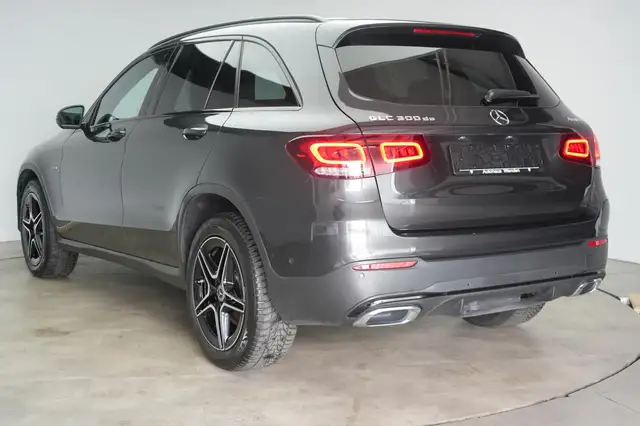 Mercedes-Benz GLC view 4