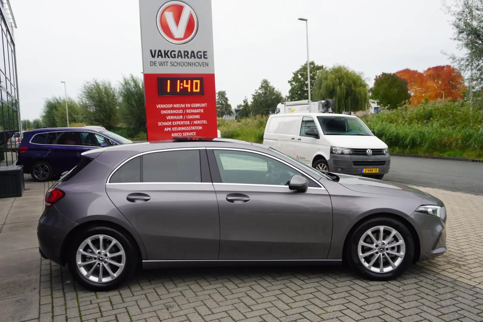 Mercedes-Benz A 200 Business Solution AMG Upgrade / Trekhaak / Pano / Gris - 2
