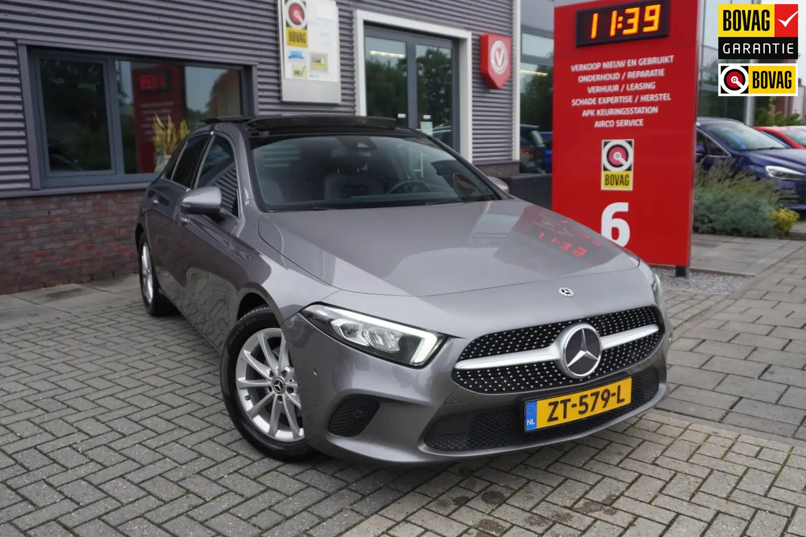 Mercedes-Benz A 200 Business Solution AMG Upgrade / Trekhaak / Pano / Gris - 1
