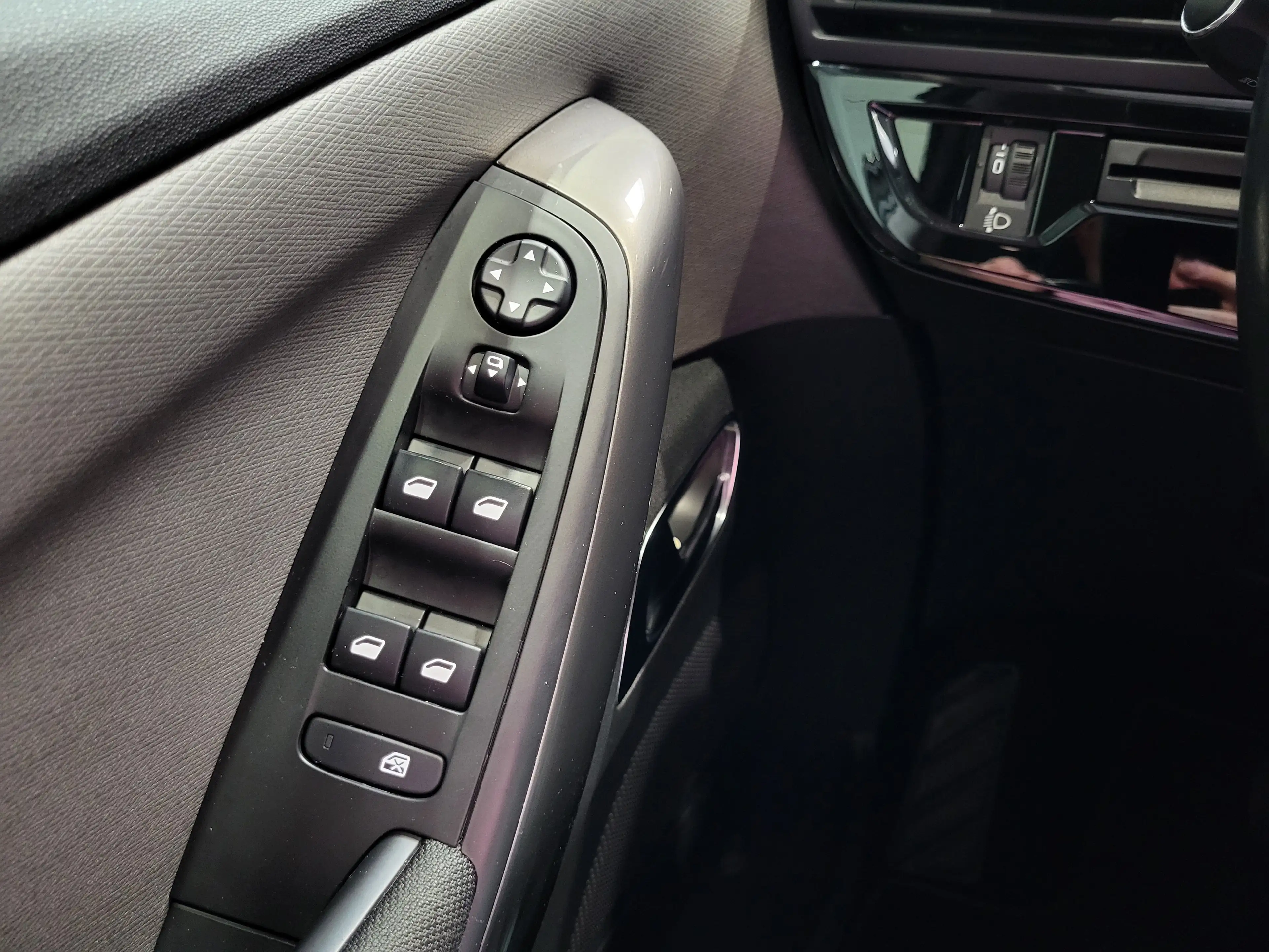 Citroen Grand C4 SpaceTourer 2.0 Blue-HDI Shine *7-Sitze| Navi| Xenon| AHK* — photo 14