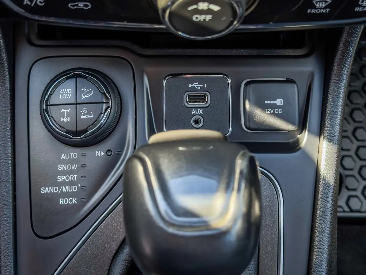 Jeep Cherokee снимка Jeep Cherokee