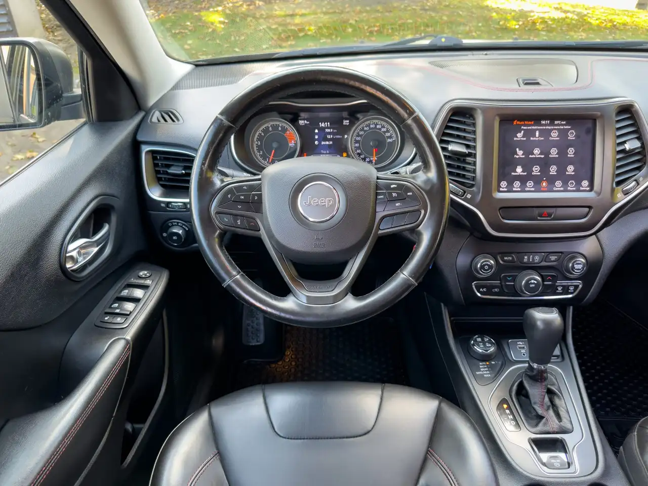 Jeep Cherokee снимка Jeep Cherokee