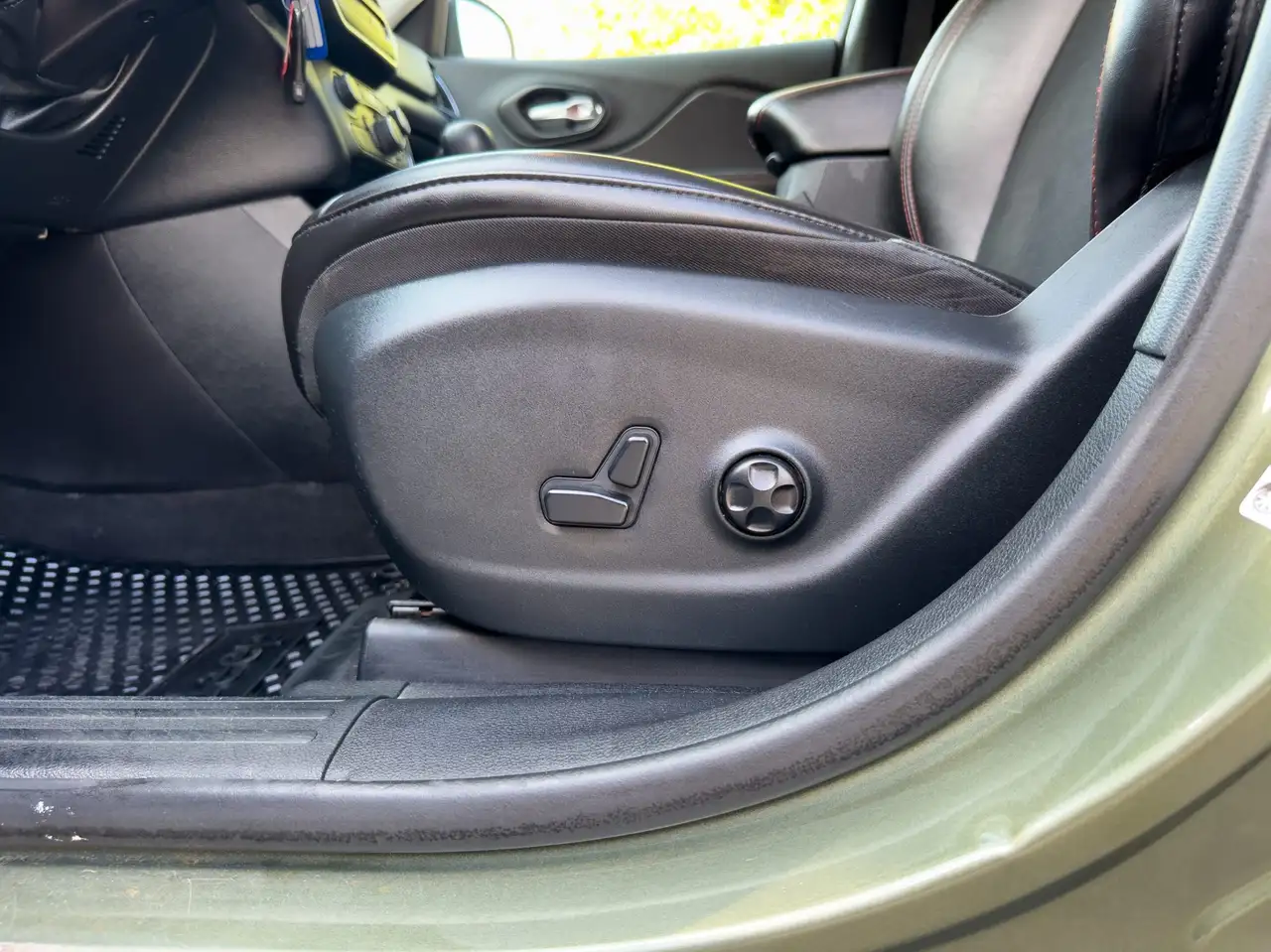 Jeep Cherokee снимка Jeep Cherokee