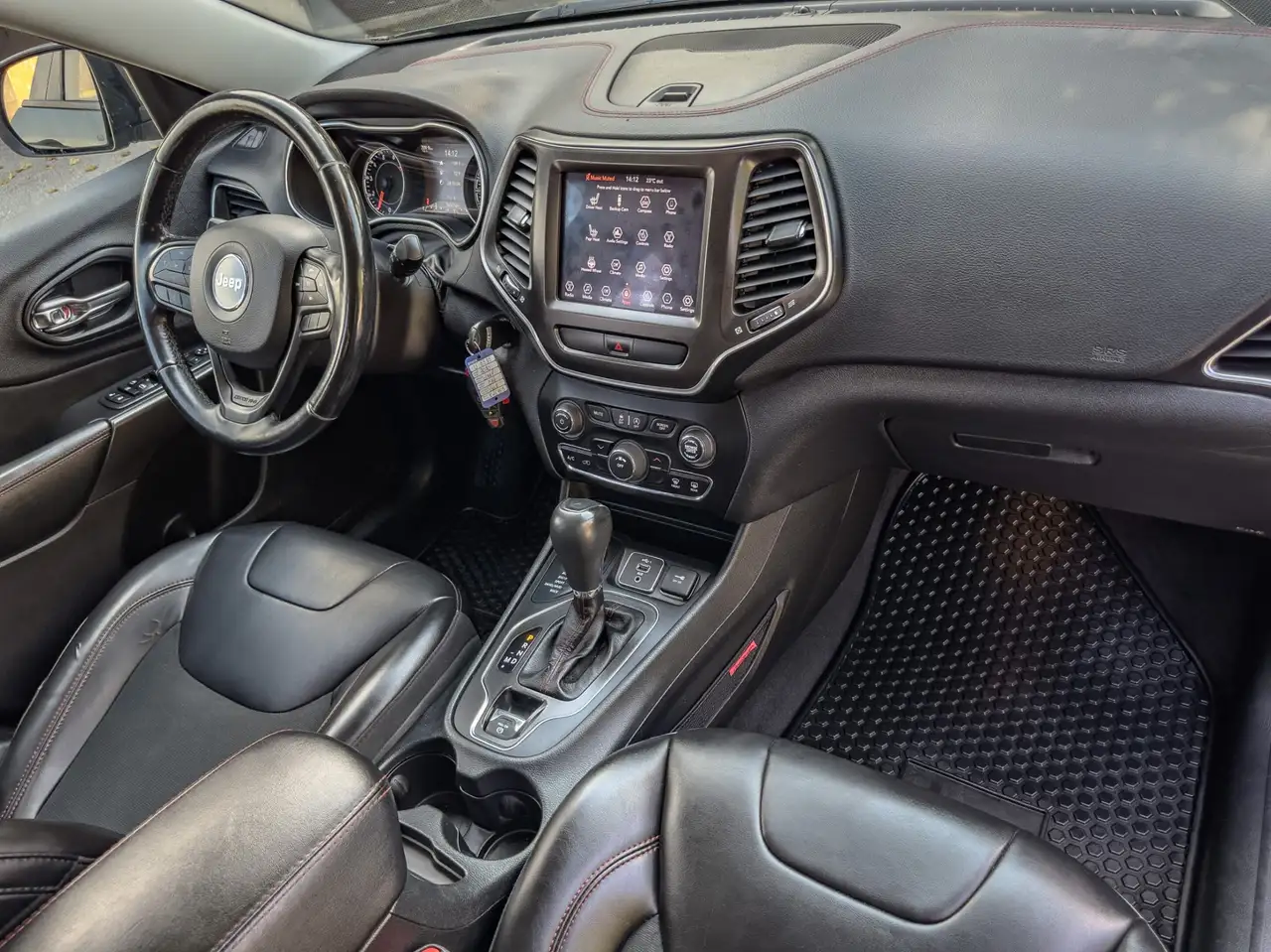 Jeep Cherokee снимка Jeep Cherokee