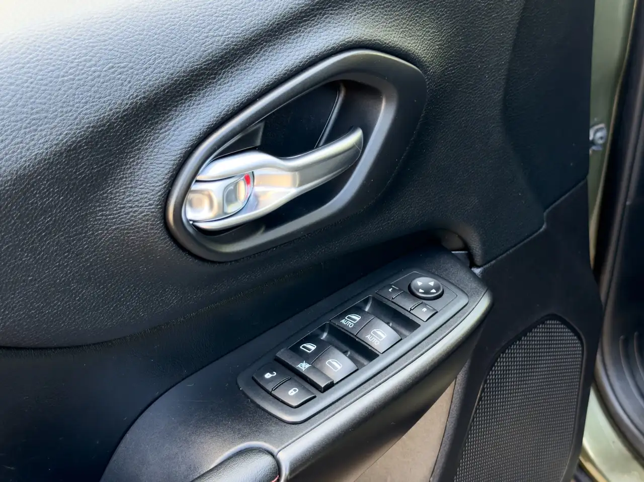 Jeep Cherokee снимка Jeep Cherokee