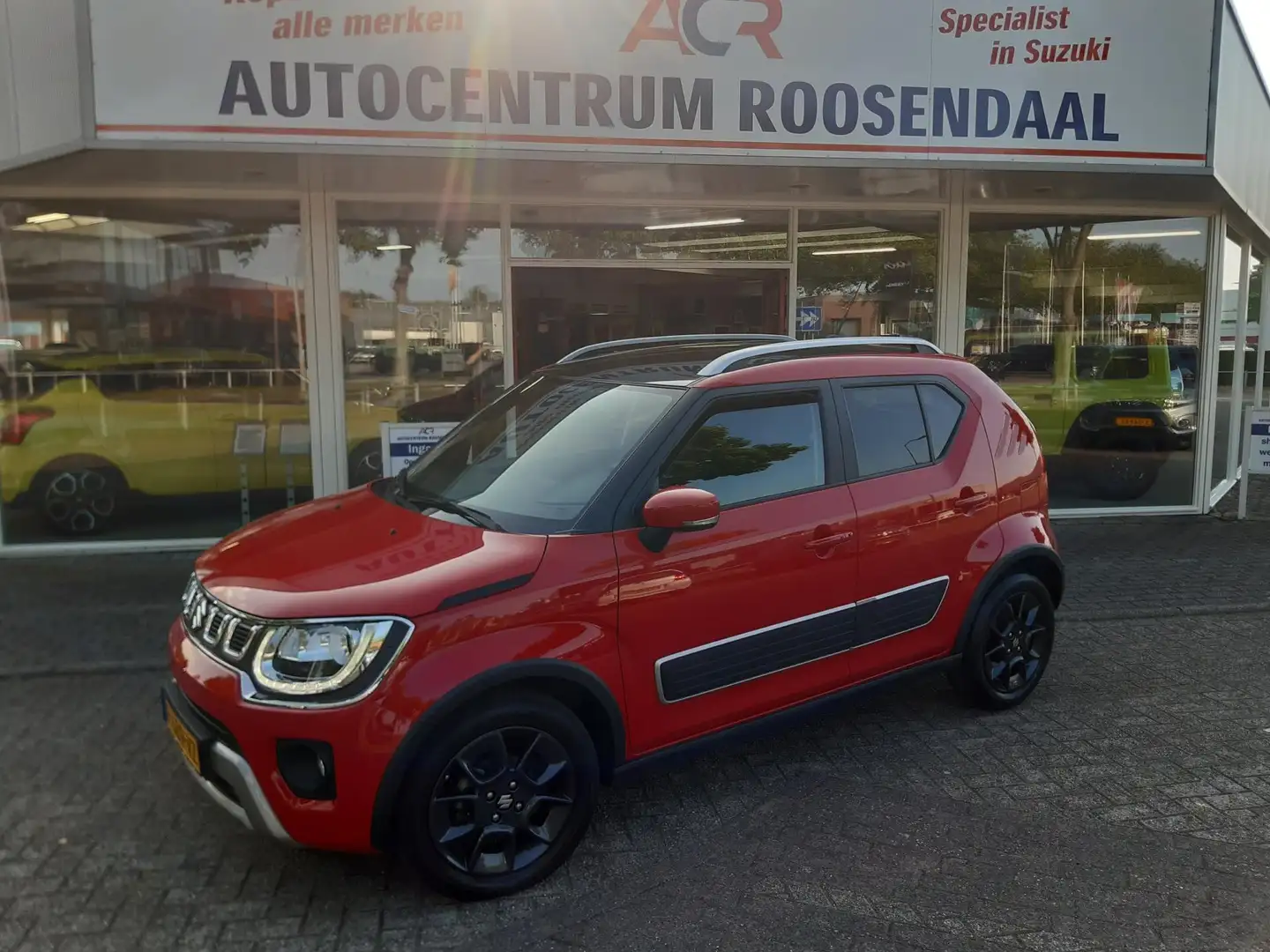 Suzuki Ignis 1.2 Smart Hybrid Style luxe uitvoering Rood - 1