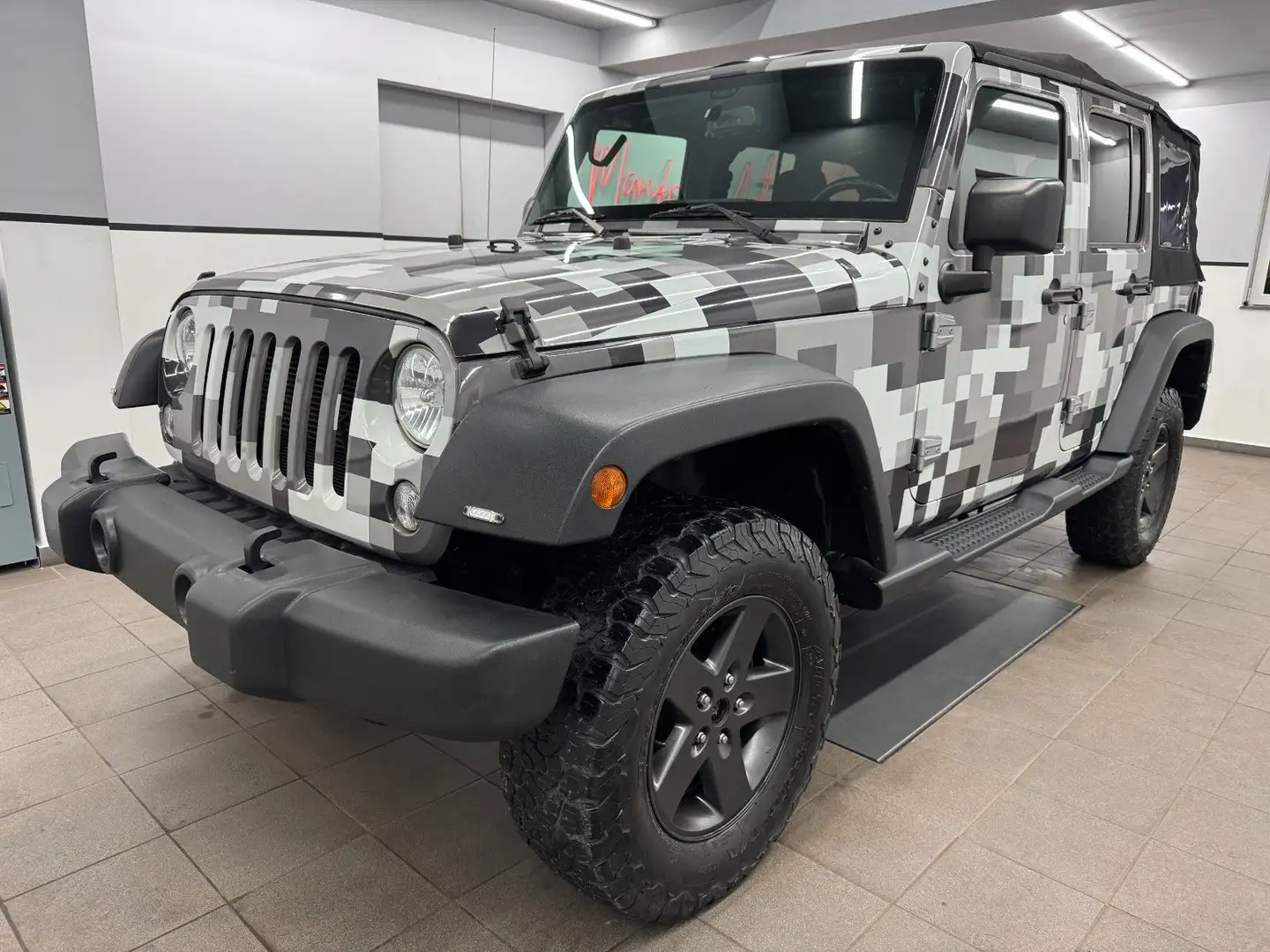Jeep Wrangler WRANGLER UNLIMITED SPORT 4X4 Auto/Camouflage/SHZ Silber - 2
