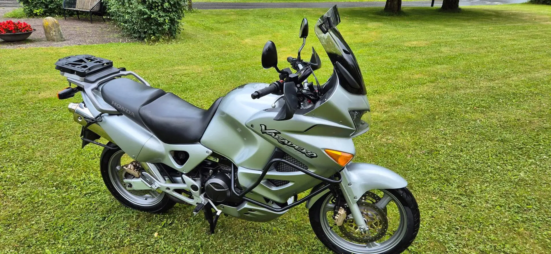 Honda XL 1000 Varadero Silver - 2