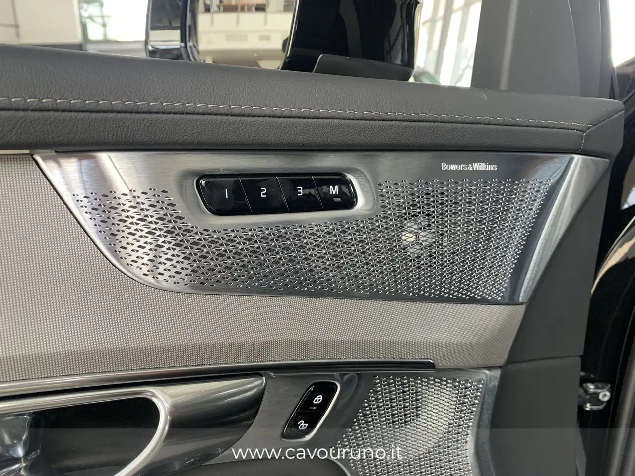 Volvo XC90 T8 AWD plug-in 7p Ultra Black Edition, миниатюра 20