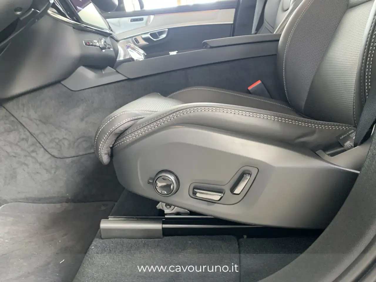 Volvo XC90 T8 AWD plug-in 7p Ultra Black Edition, миниатюра 22