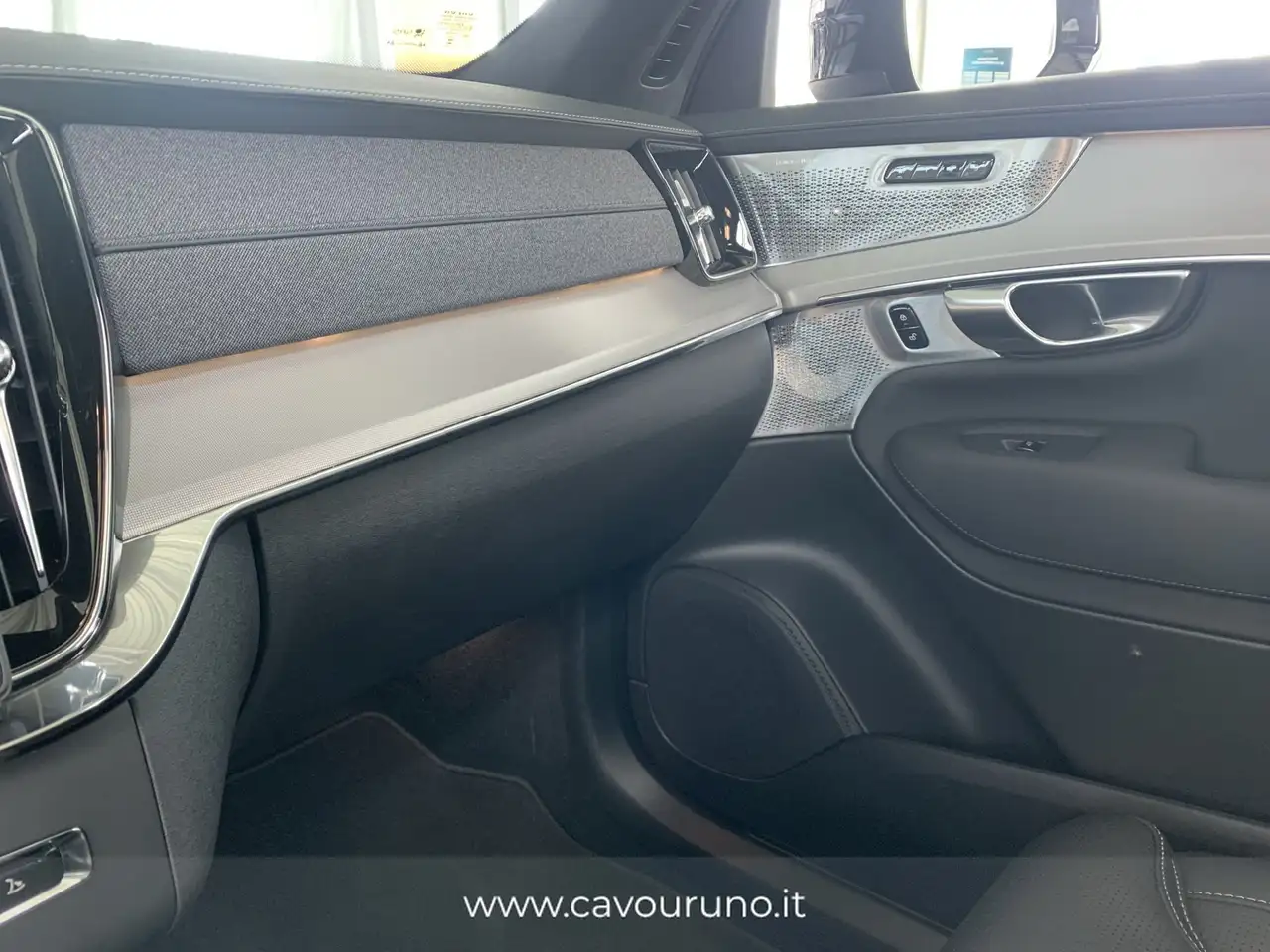 Volvo XC90 T8 AWD plug-in 7p Ultra Black Edition, миниатюра 30
