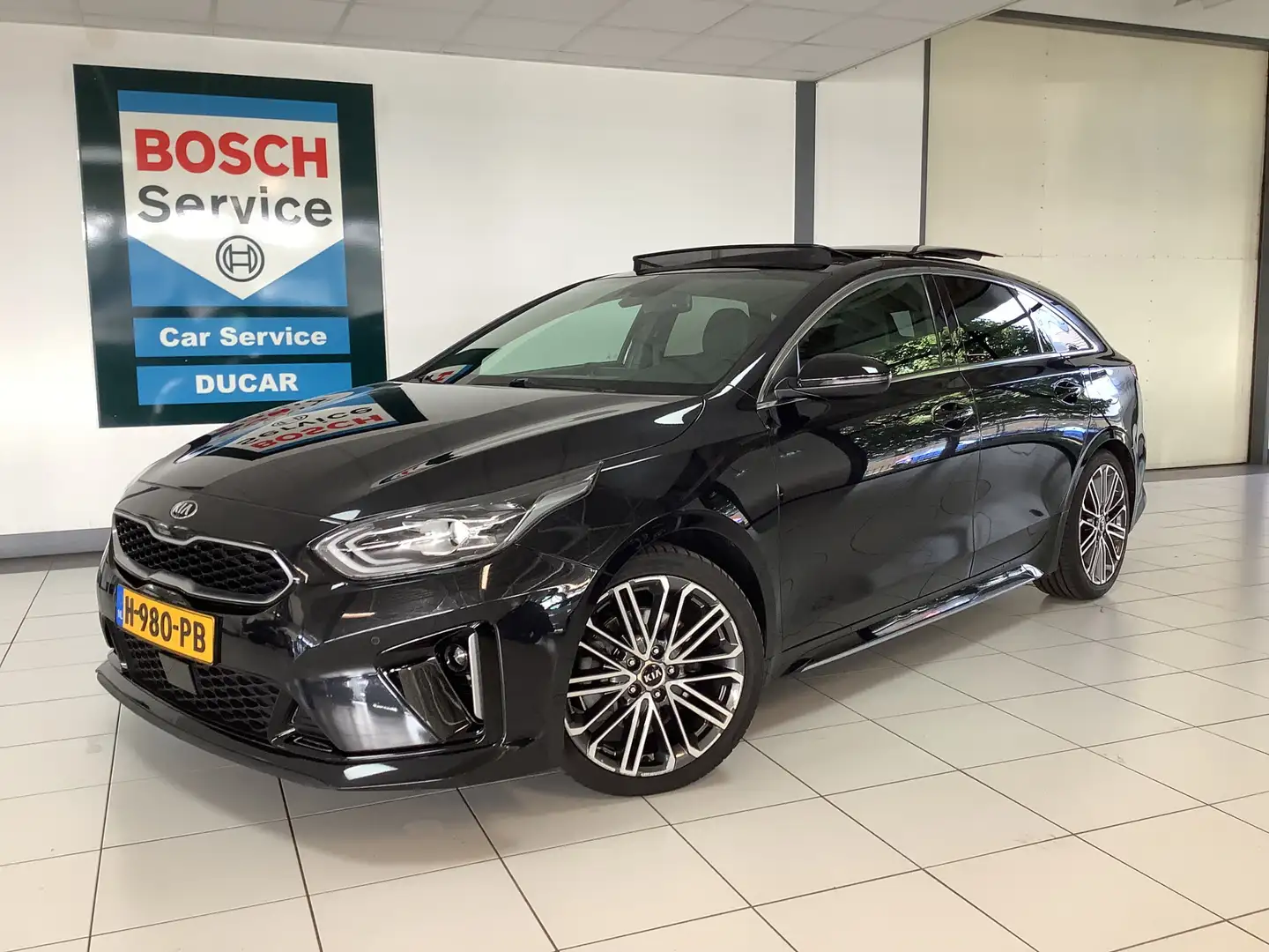 Kia ProCeed / pro_cee'd 1.4 T-GDI GT-PlusLine Panodak, Camera, Keyless, LE Zwart - 1