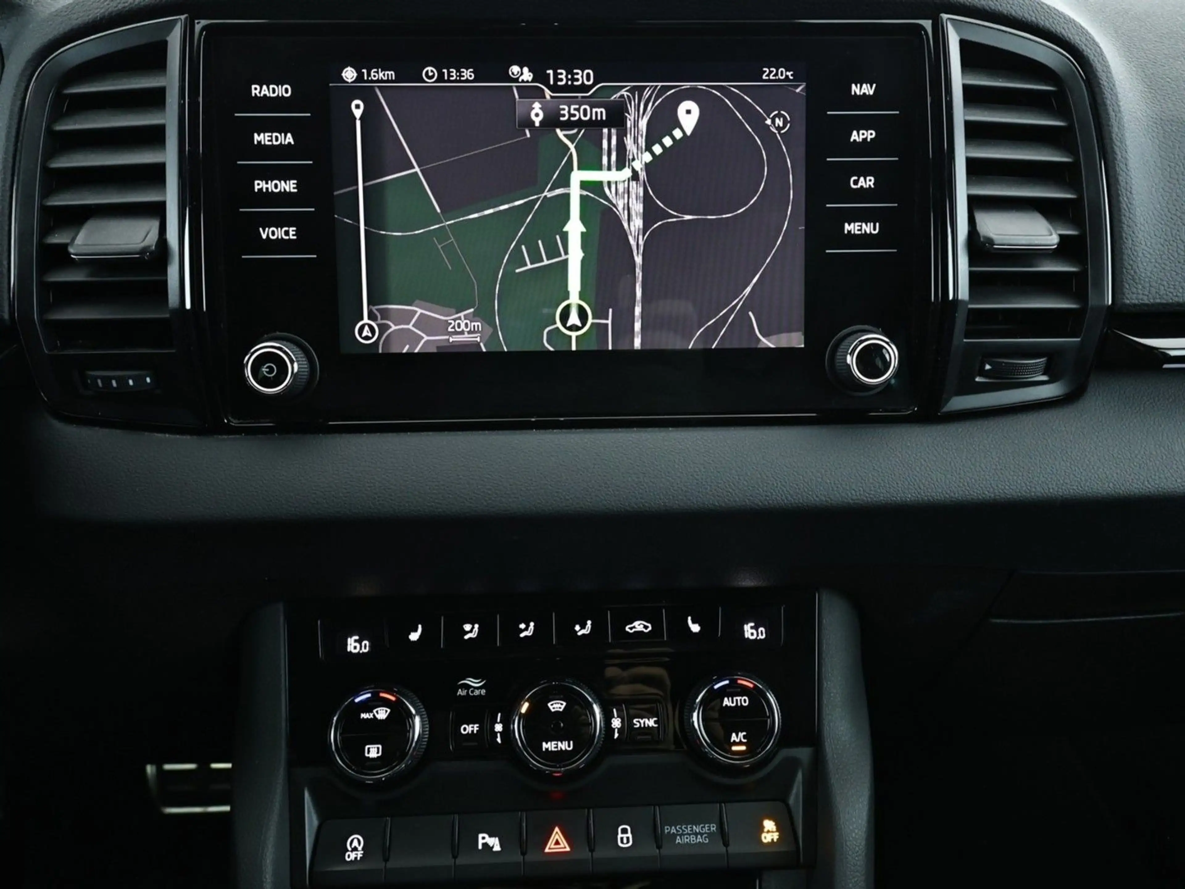 Skoda Karoq 2.0 TDI Sportline 4x4|DSG|AHK|ACC|LED — photo 12