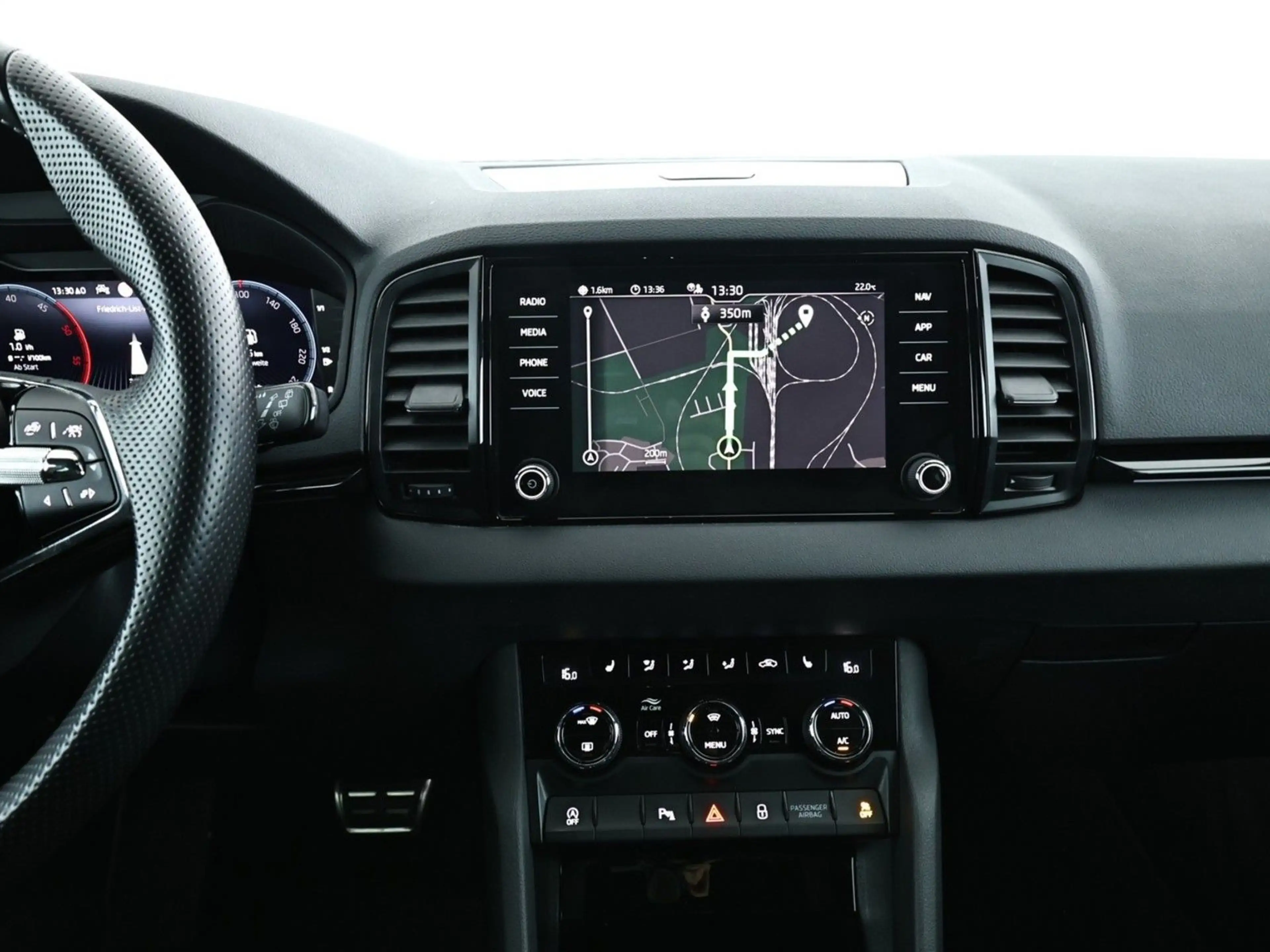 Skoda Karoq 2.0 TDI Sportline 4x4|DSG|AHK|ACC|LED — photo 11