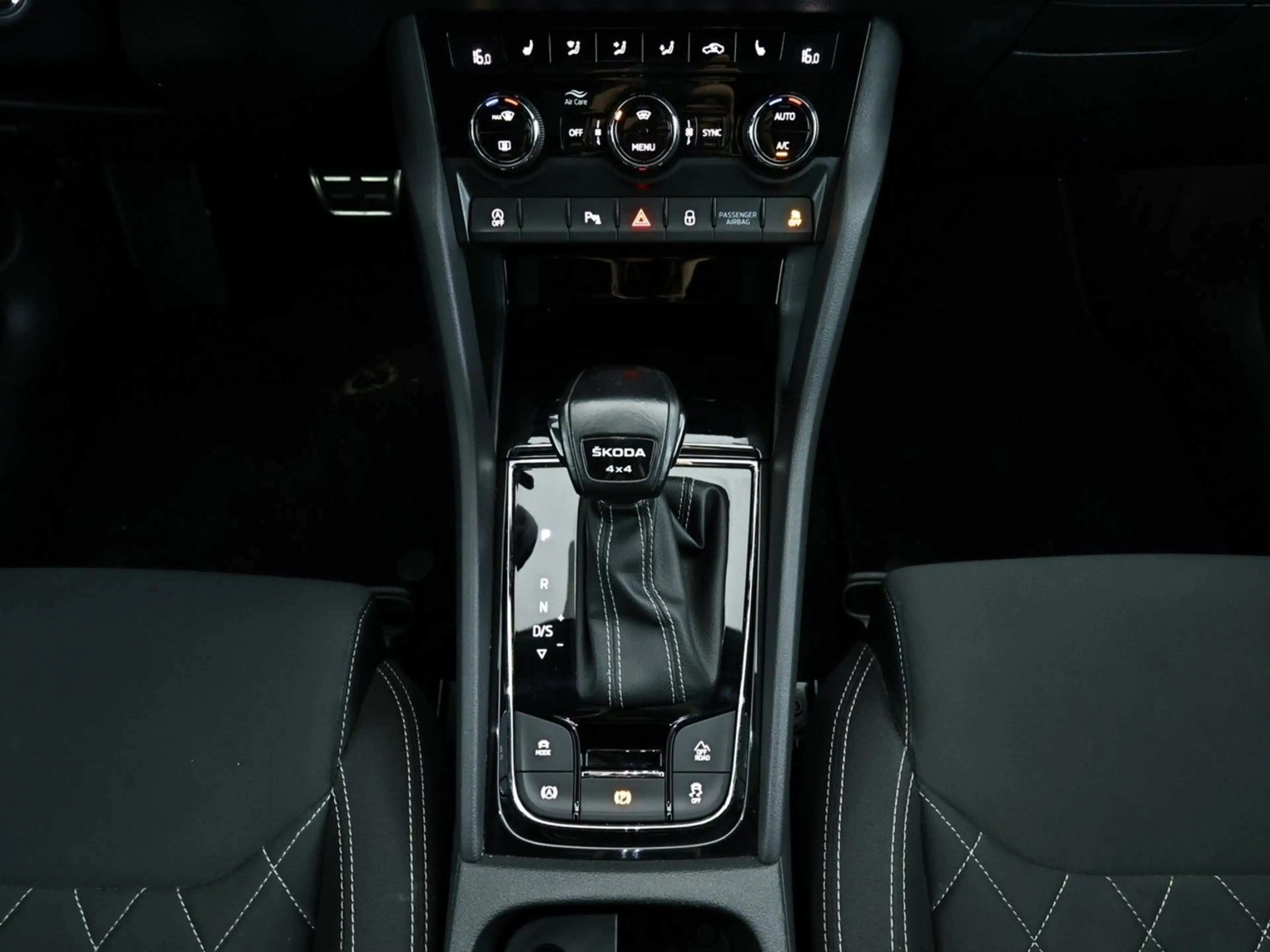 Skoda Karoq 2.0 TDI Sportline 4x4|DSG|AHK|ACC|LED — photo 13