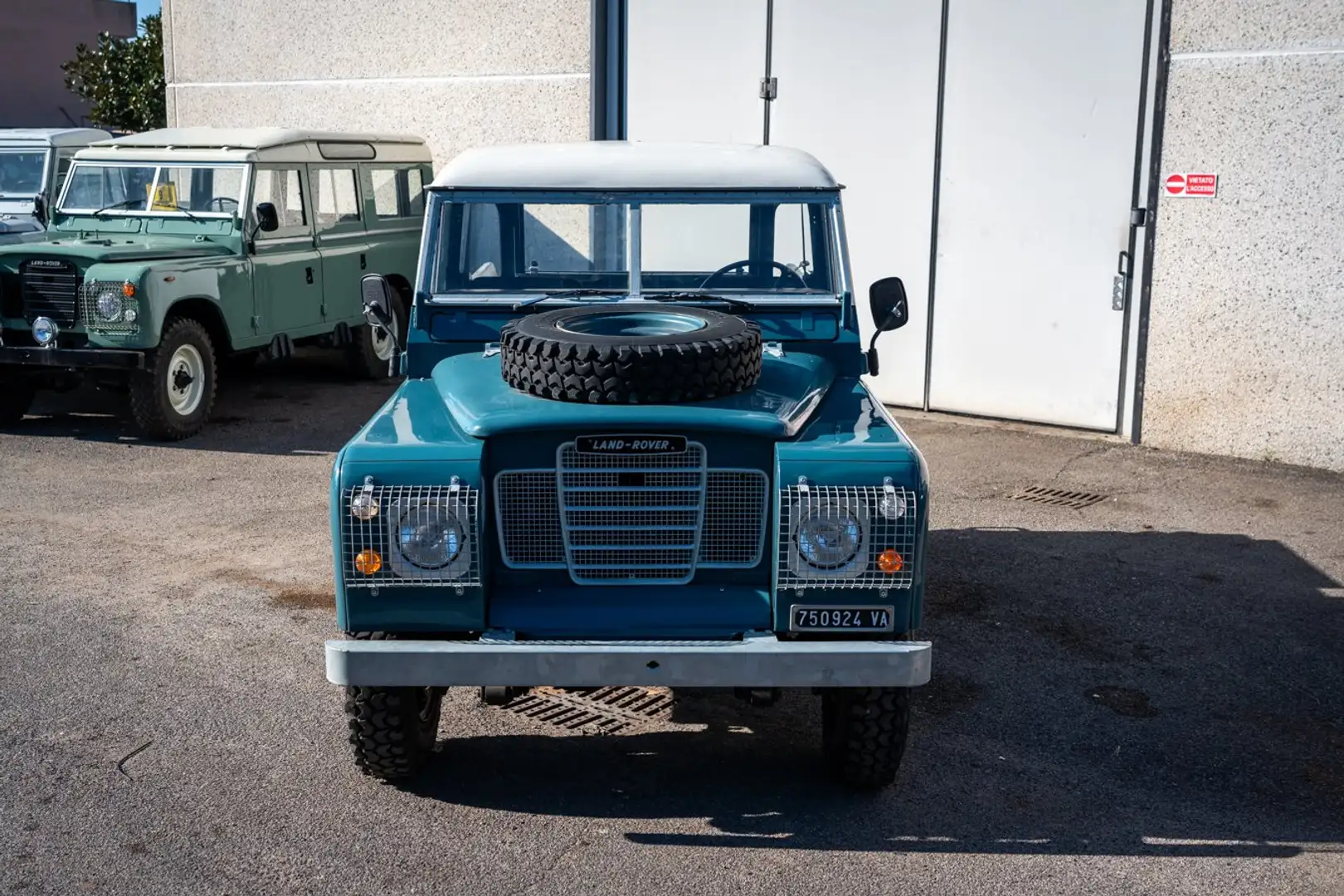 Land Rover Series 88 Bleu - 2