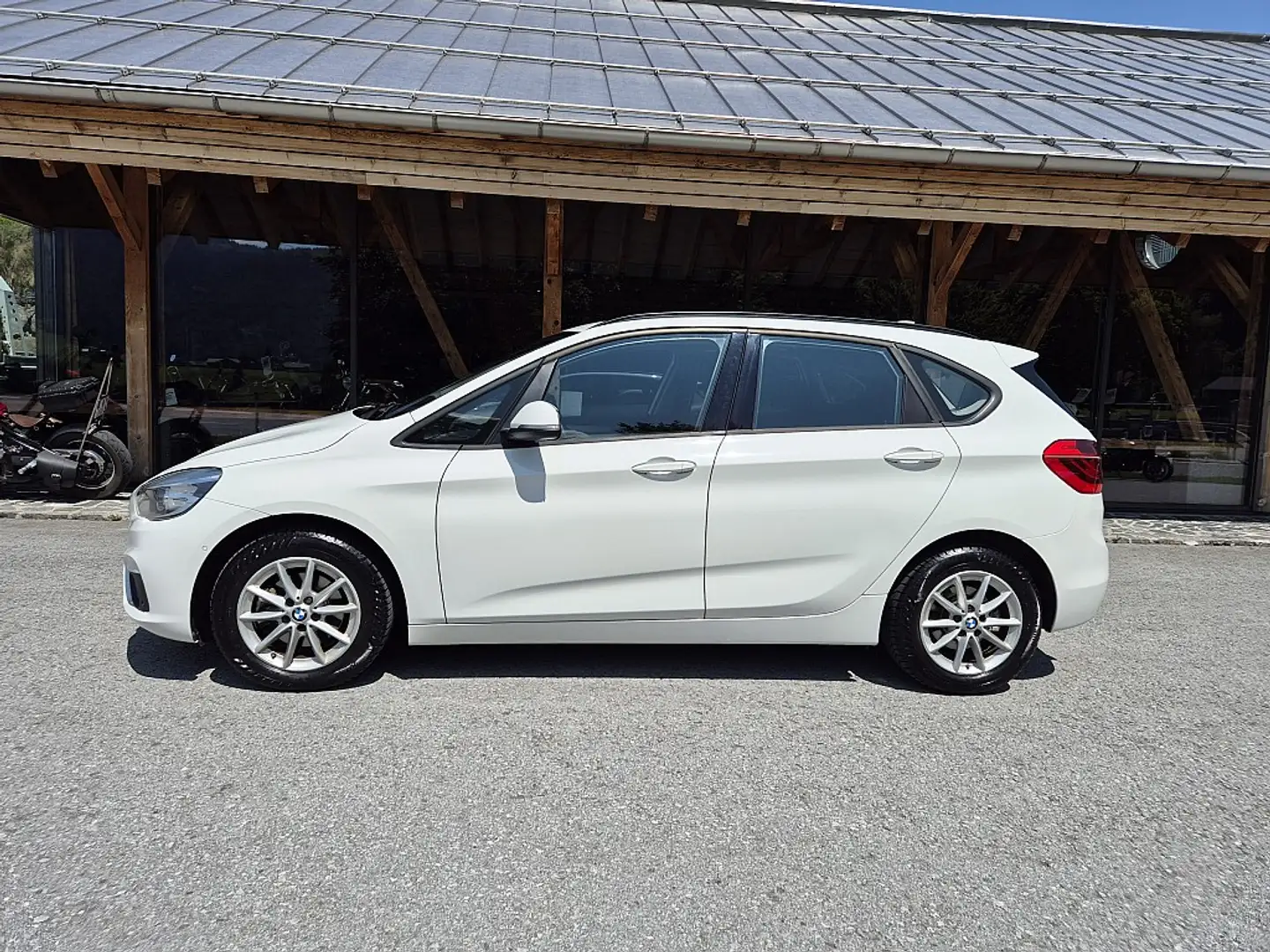 BMW 218 d xDrive Active Tourer Luxury Line Aut. Weiß - 2