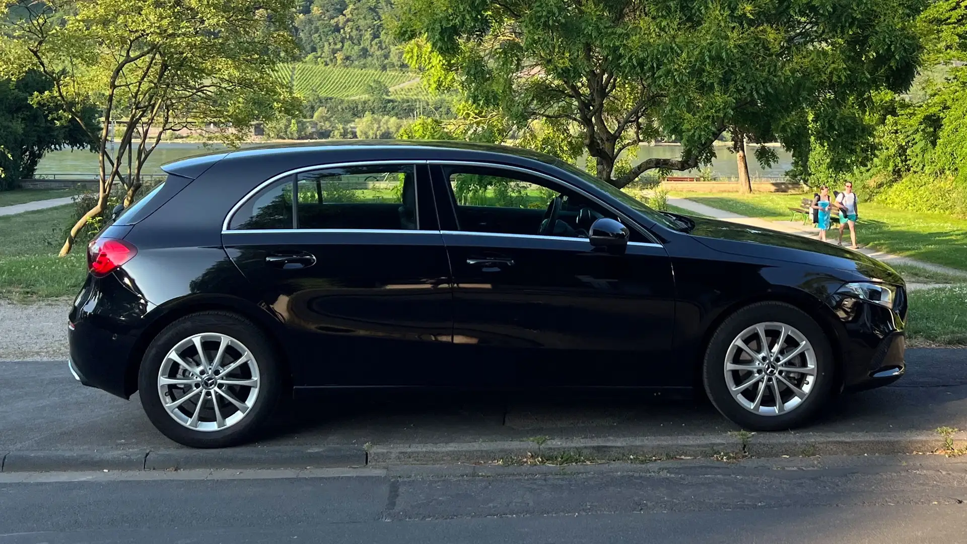 Mercedes-Benz A 160 Mercedes-Benz A 160 Progressive MBUX Navi+ Spurhal Noir - 2