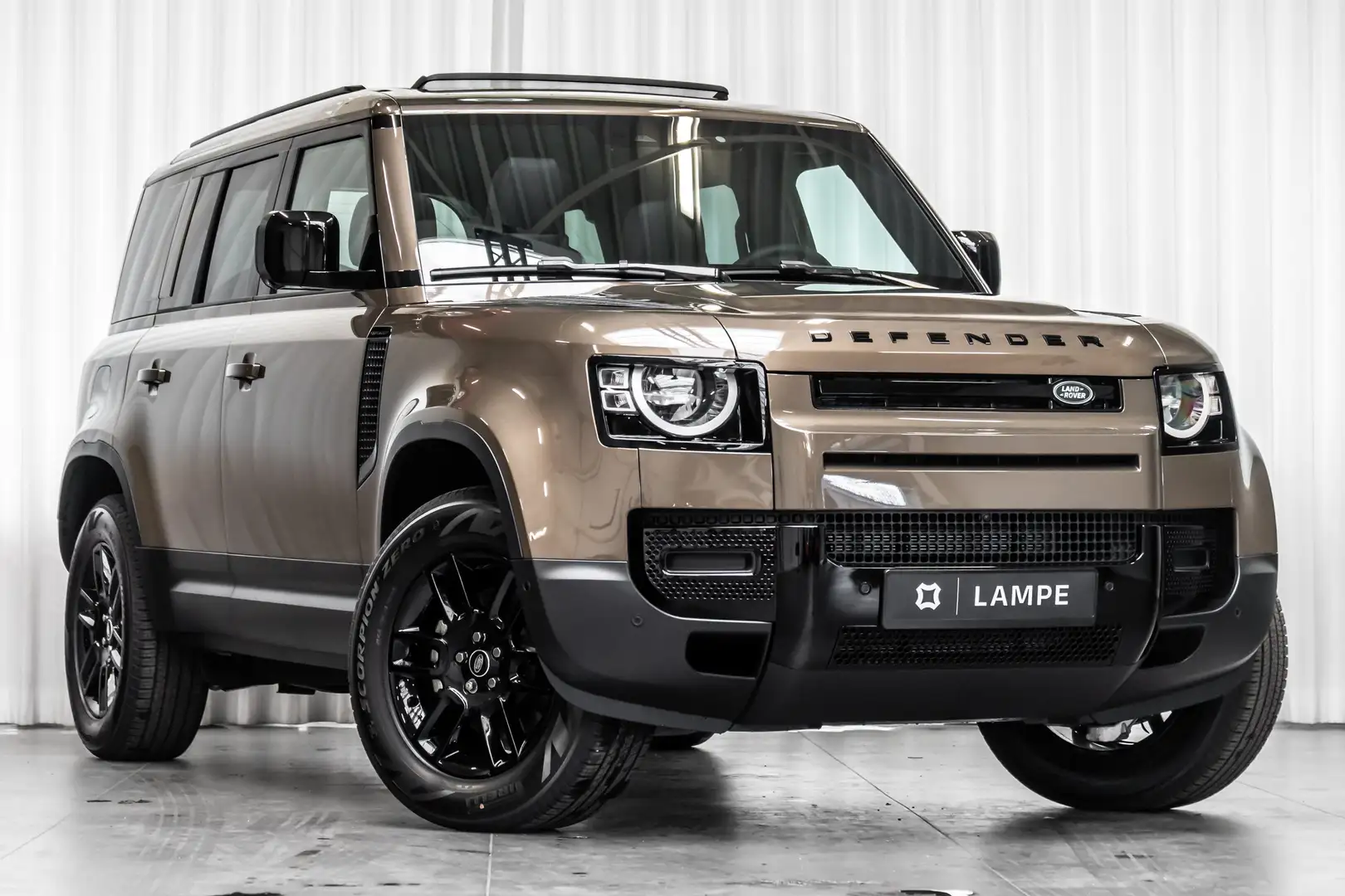 Land Rover Defender 110 D200 S Lichte Vracht 3-Zit Pano Trekhaak ACC Bronze - 1
