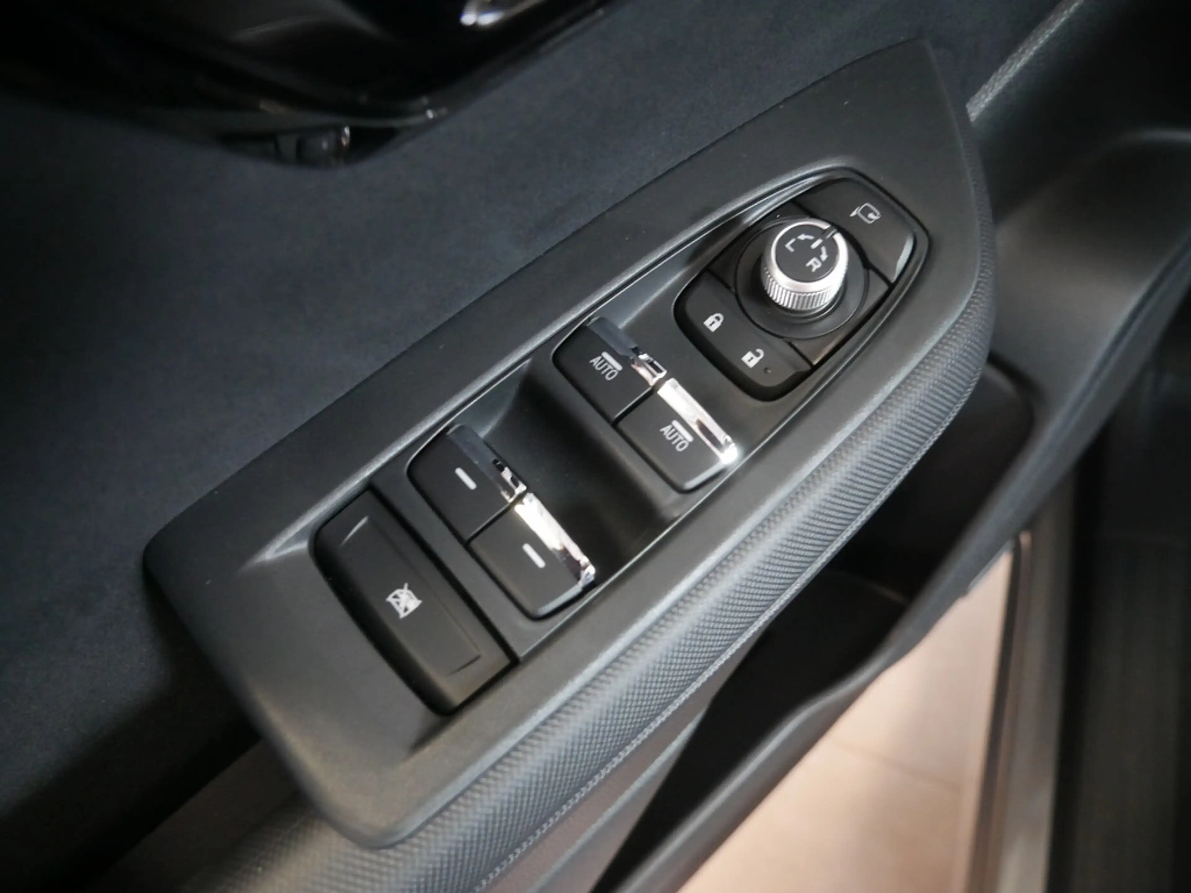 Subaru Forester 2.0ie Platinum H/K ACC LED PANO 360° — photo 7