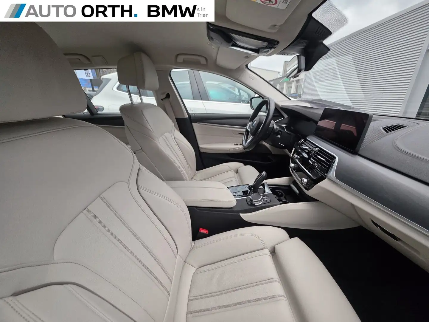 BMW 540 i xDrive Touring LUXURY KOMF.SITZ HUD ACC h/k Grau - 2