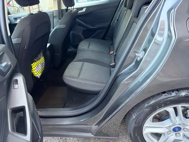Ford Focus view 11