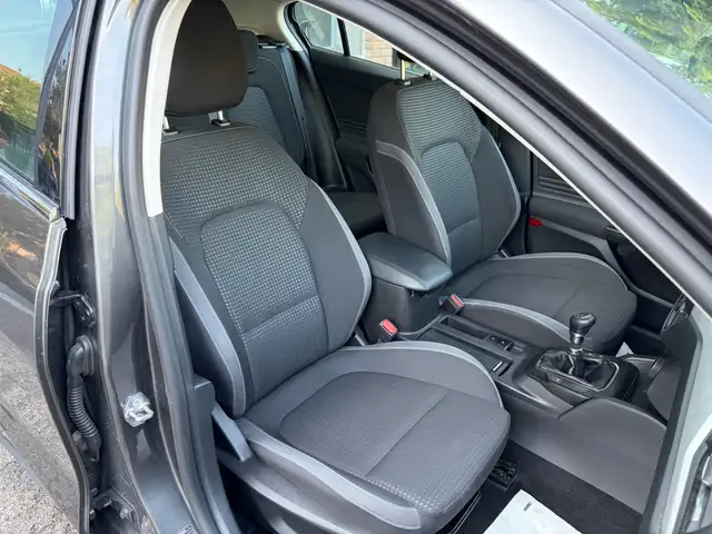 Ford Focus view 8