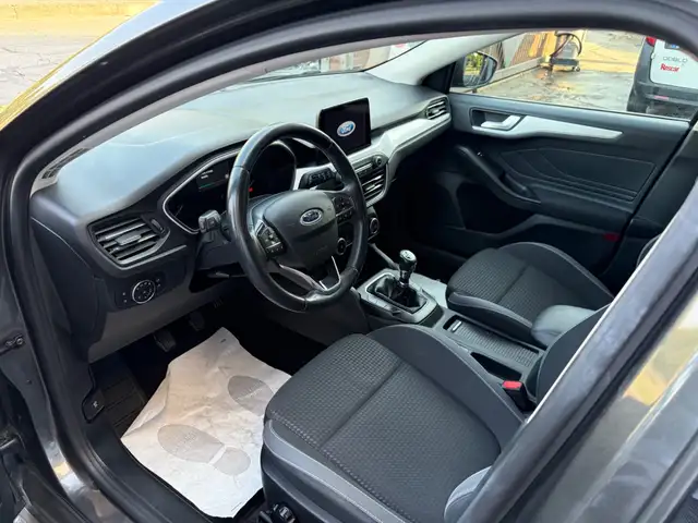 Ford Focus view 9