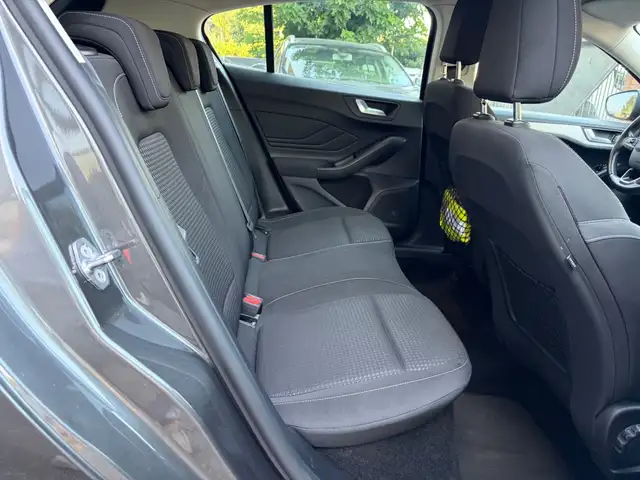 Ford Focus view 6