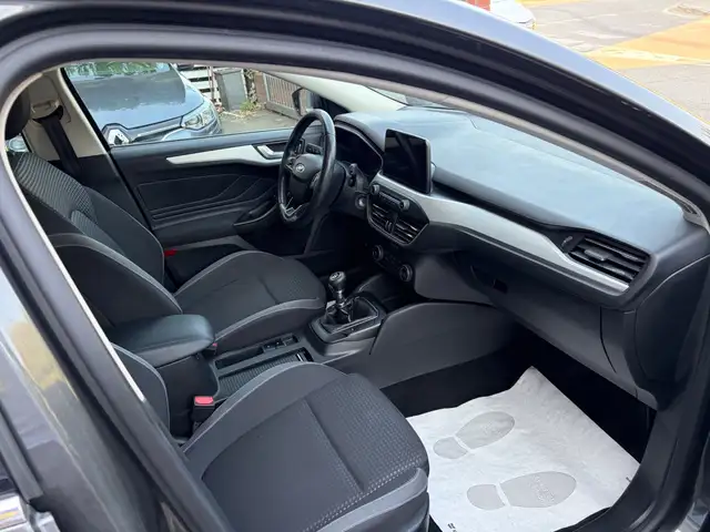 Ford Focus view 7
