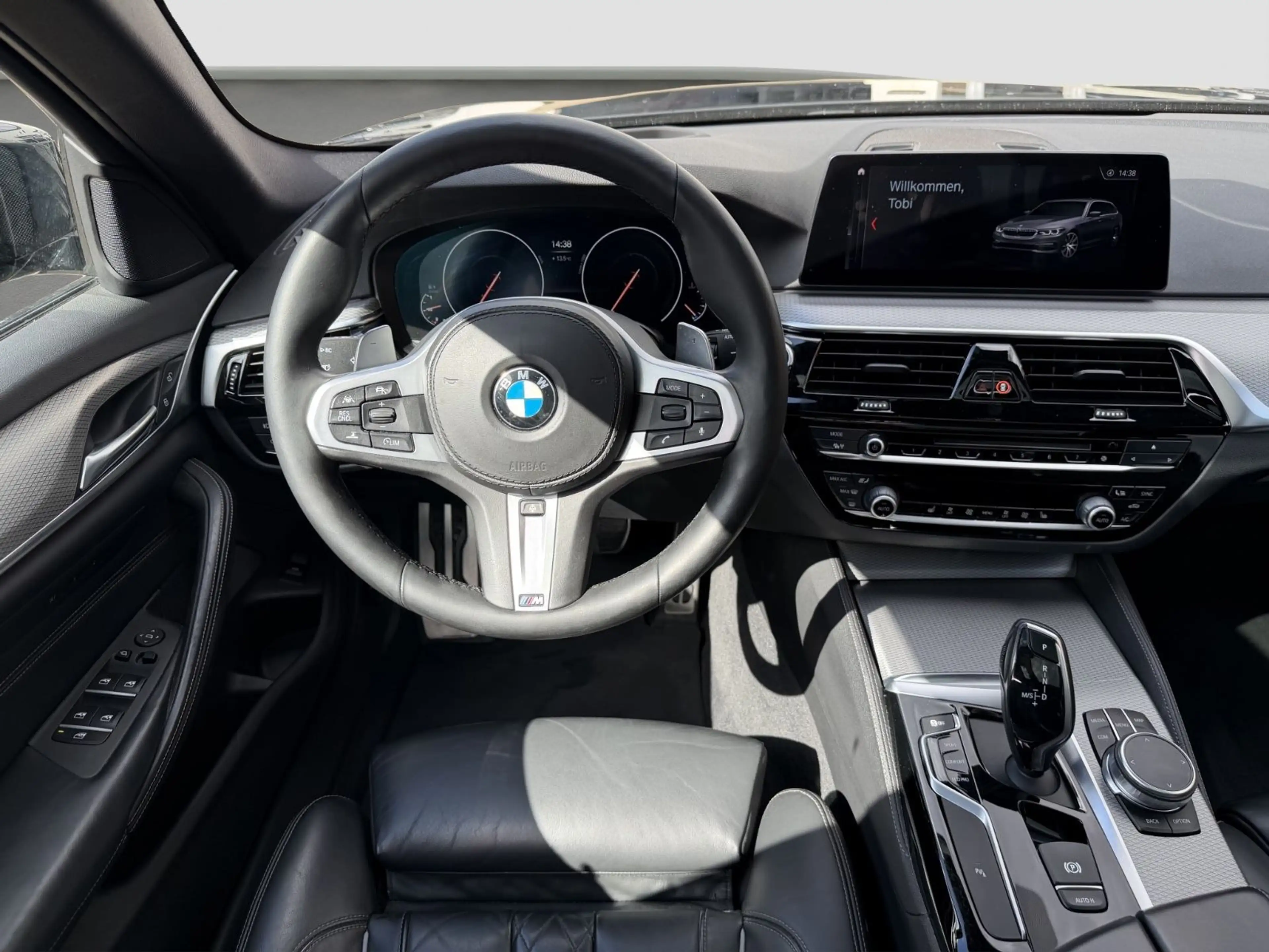 BMW 520 d M Sport/Panorama/Leder/Kamera/HUD/Scheckhe — photo 10
