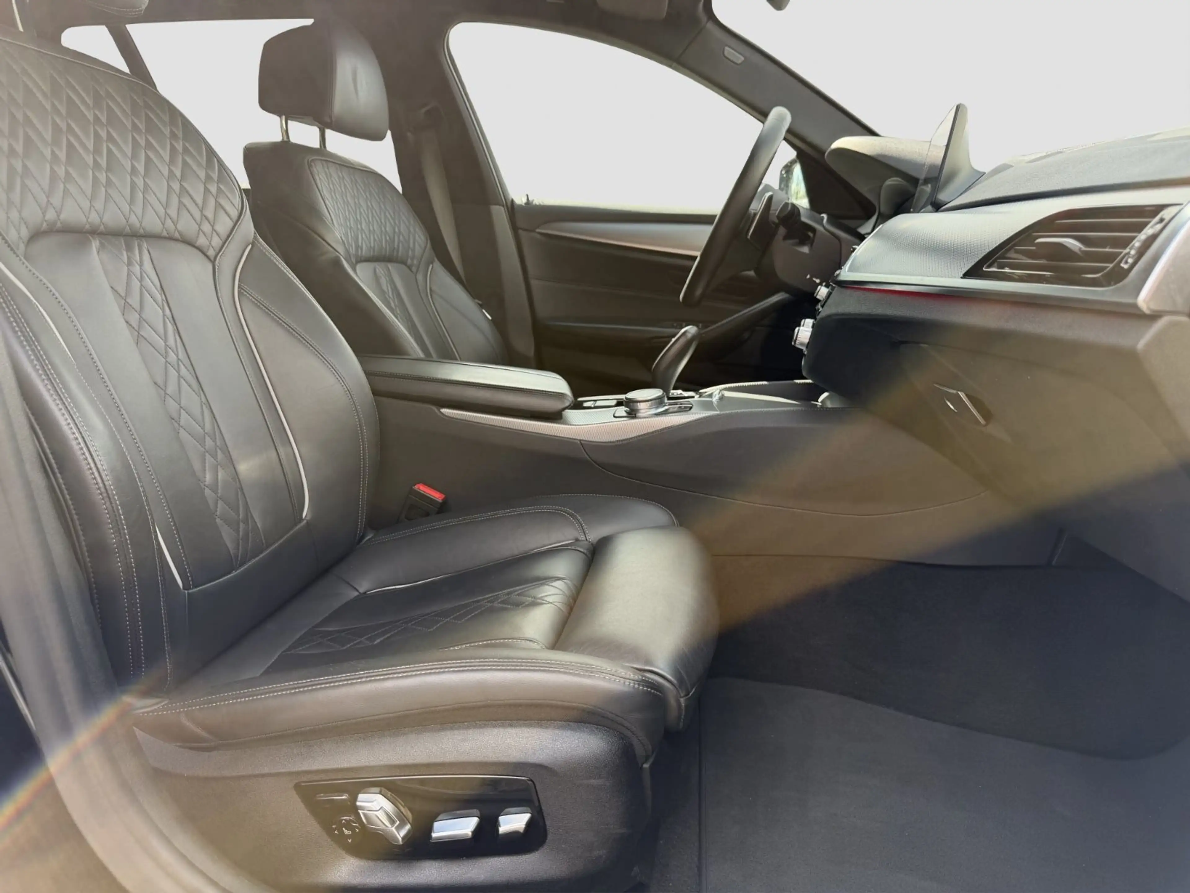 BMW 520 d M Sport/Panorama/Leder/Kamera/HUD/Scheckhe — photo 12